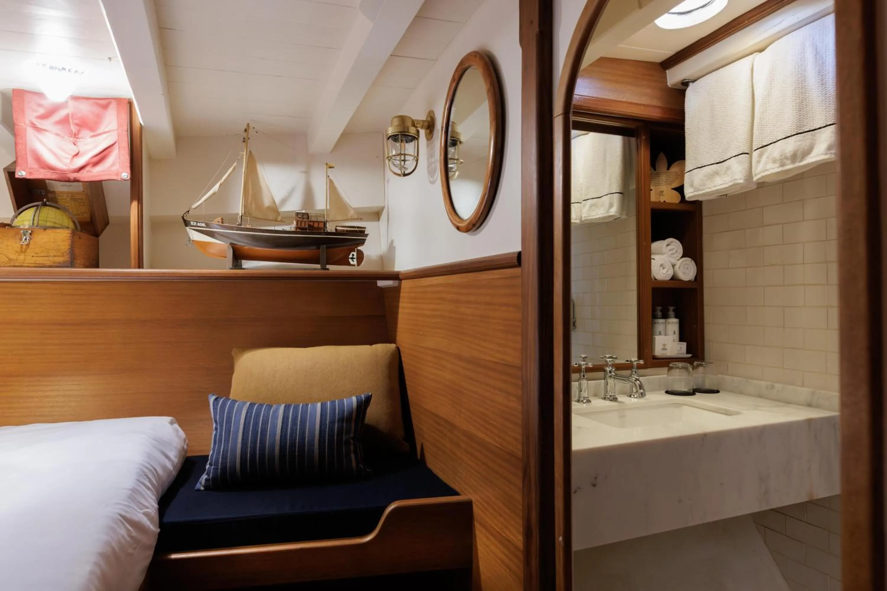 Photo of the whole room, Bed in Domaine de Locguénolé & Spa - Relais & Chateaux