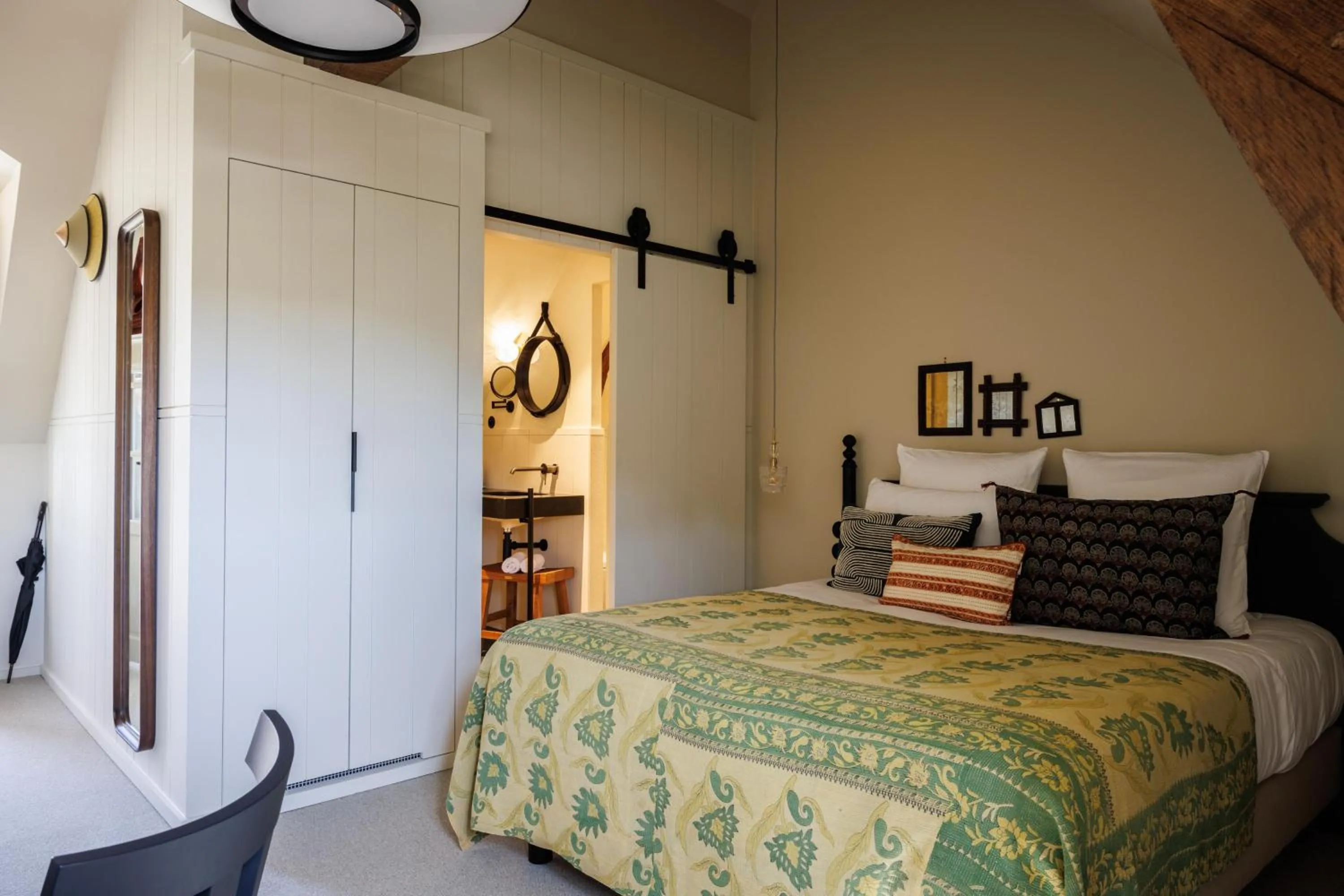 Photo of the whole room, Bed in Domaine de Locguénolé & Spa - Relais & Chateaux