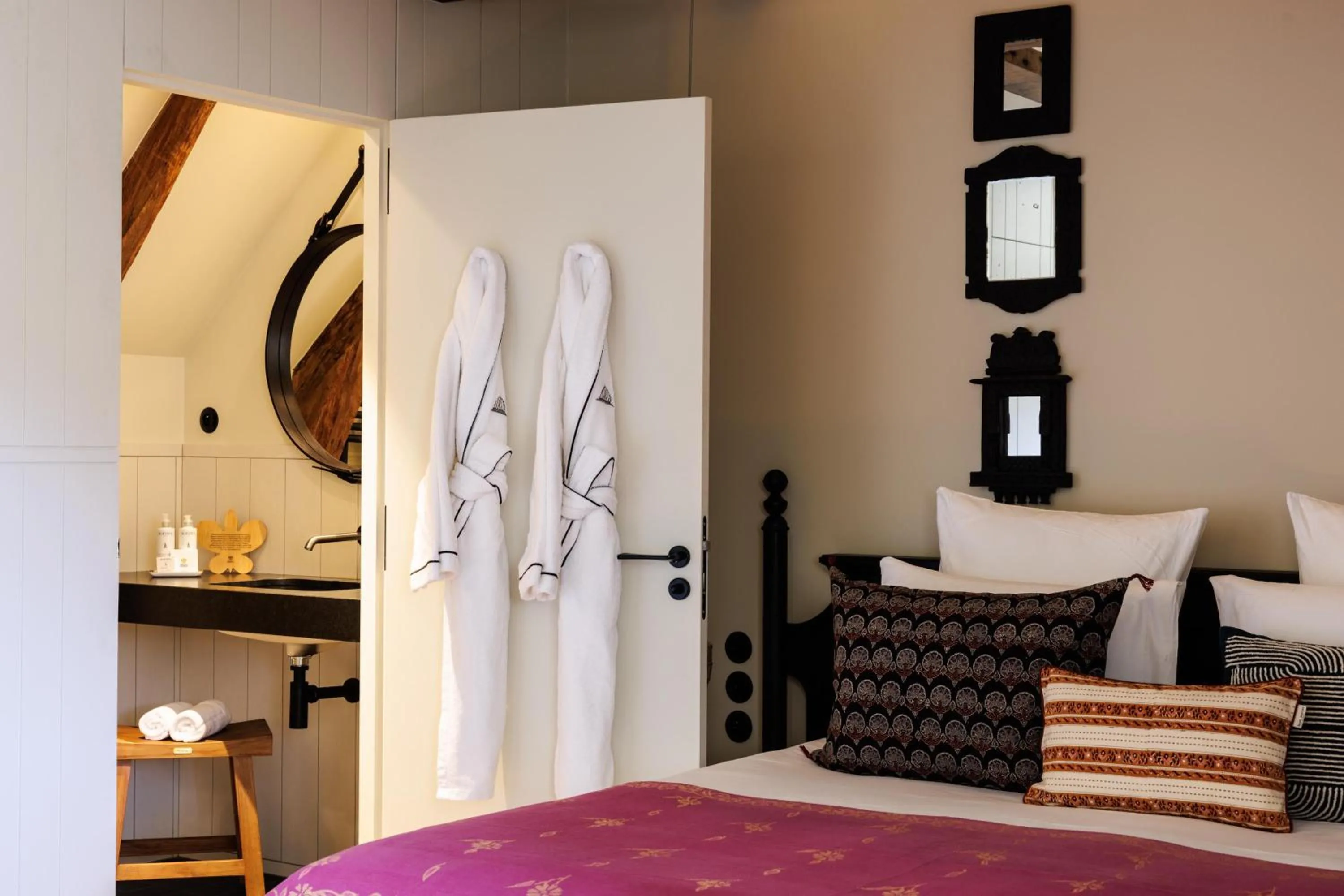 Photo of the whole room, Bed in Domaine de Locguénolé & Spa - Relais & Chateaux