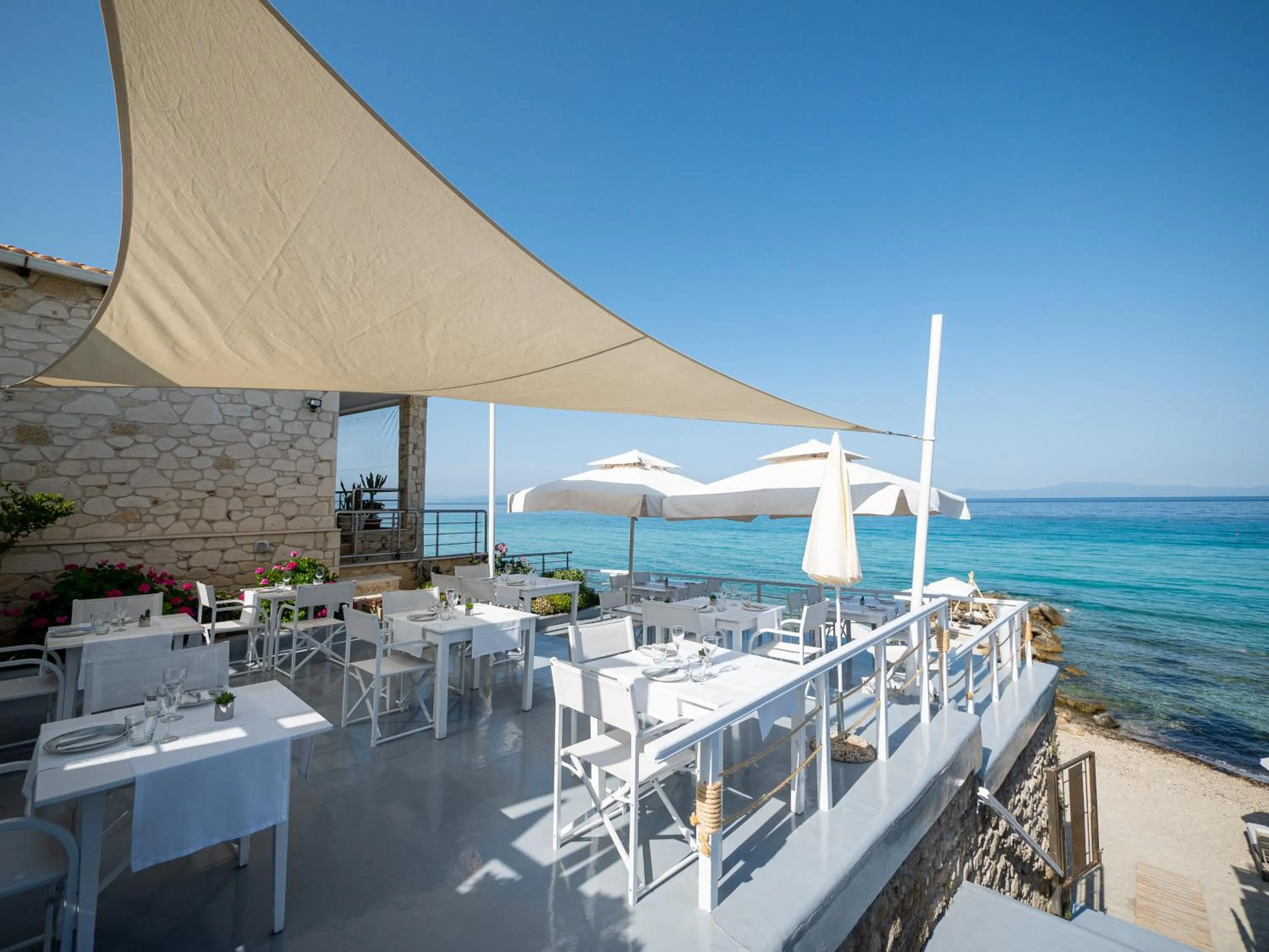 Restaurant/places to eat in White Suites Resort- Adults Only Hotel