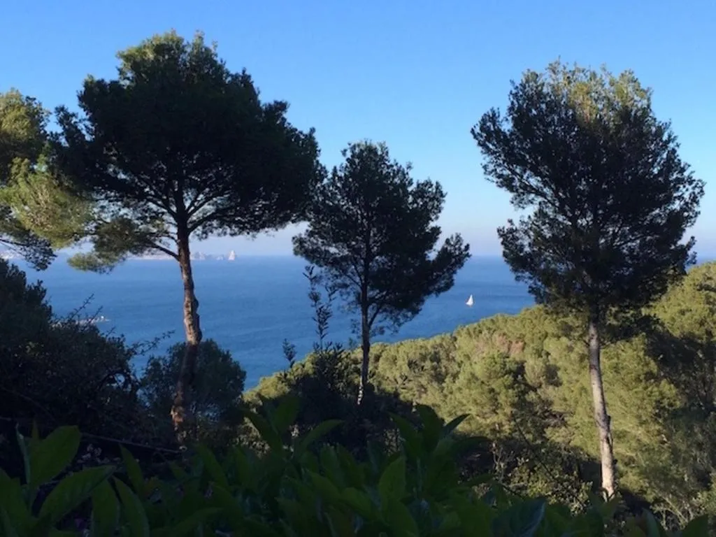 3 bedroom semi-detached house in Sa Riera Begur. Sea views terrace and shared pool Ref:H12