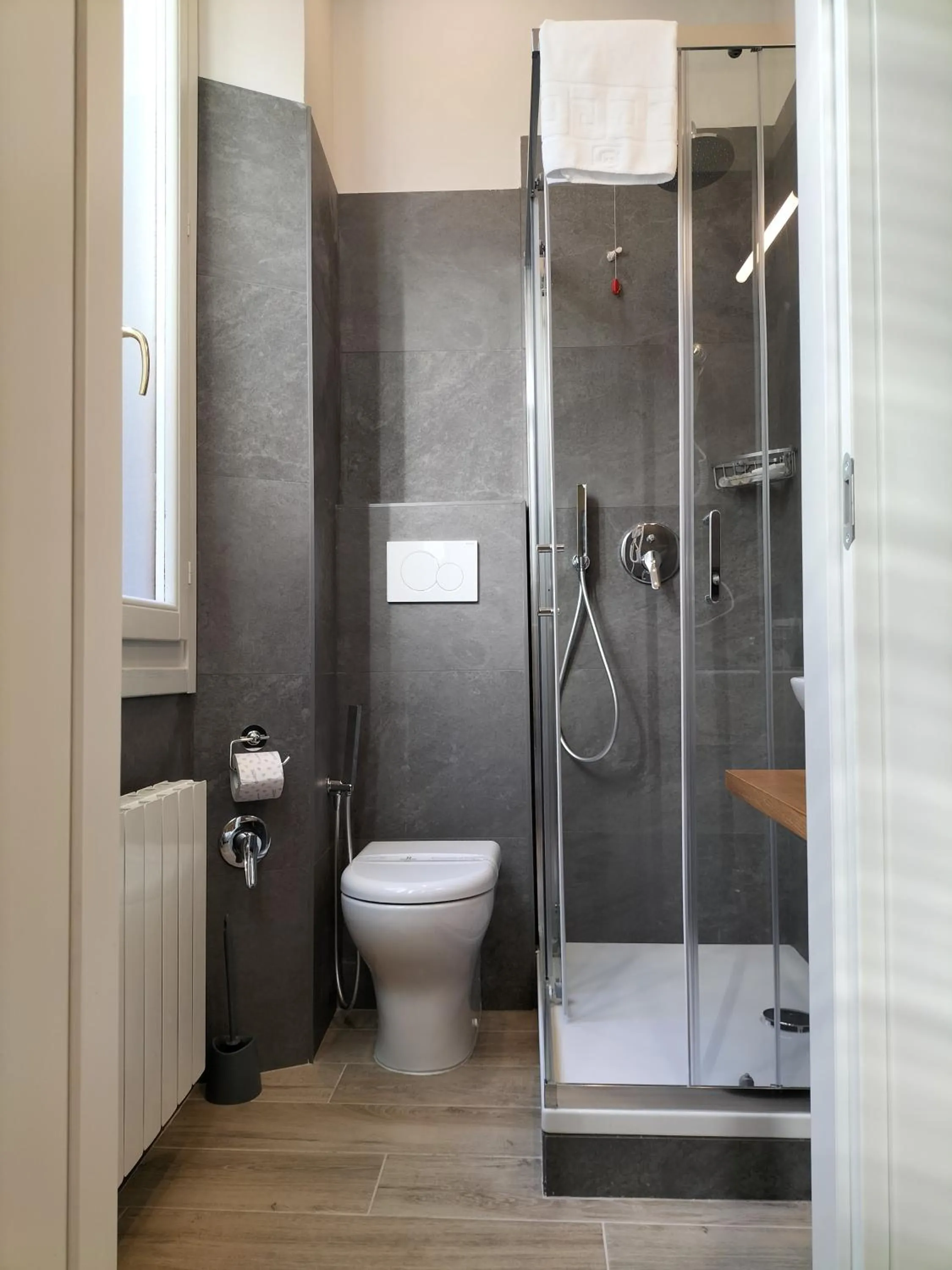 Shower in Hotel Camilla Guelfa