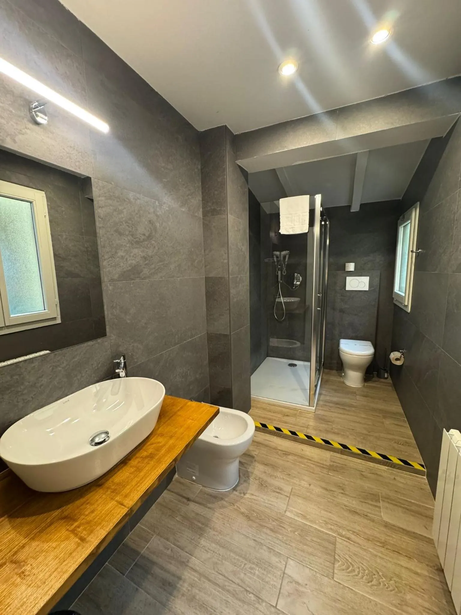 Bathroom in Hotel Camilla Guelfa