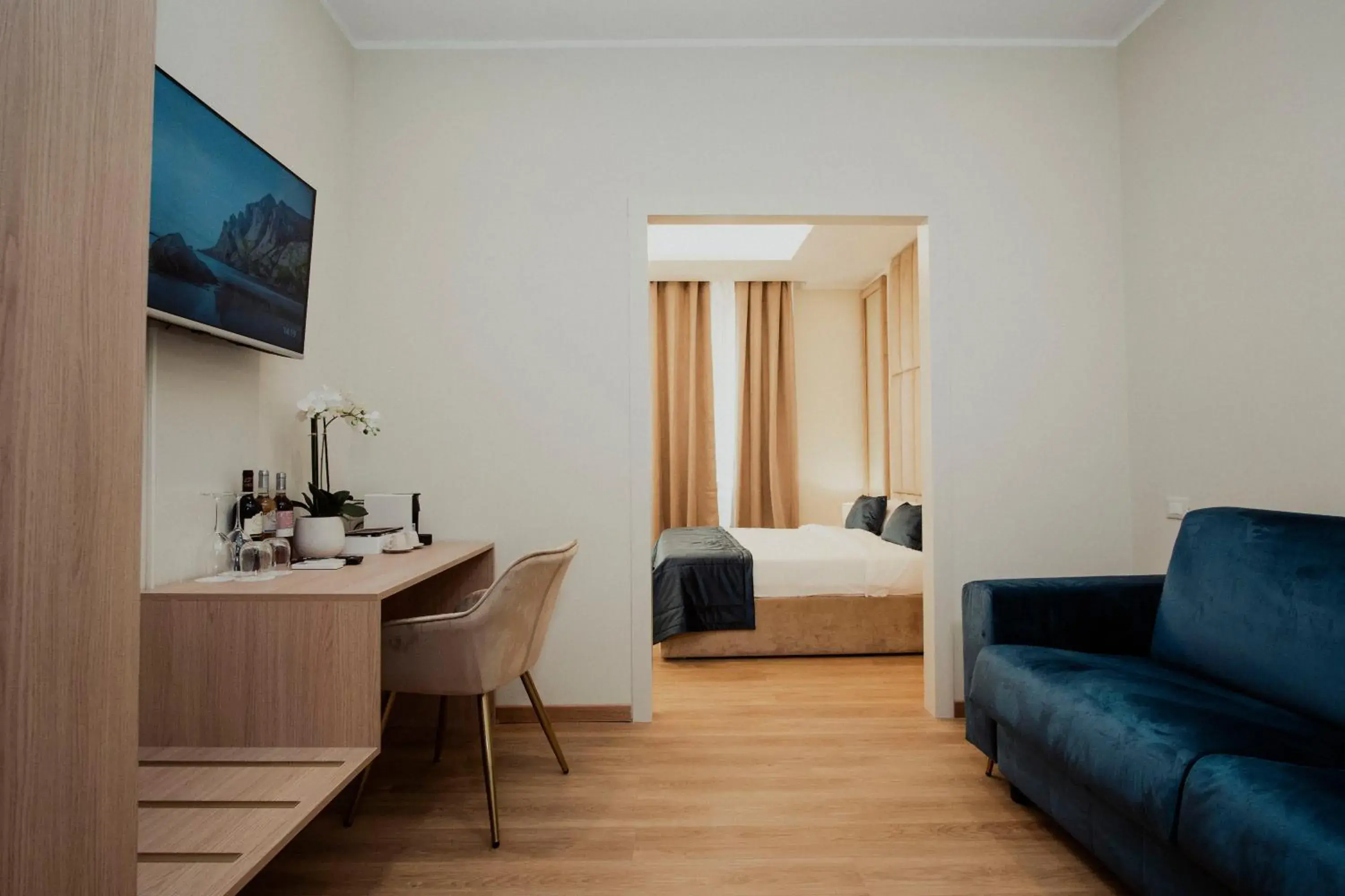 TV and multimedia, Bed in Cesare ai Cavalieri Suites TV and multimedia, Bed in Cesare ai Cavalieri Suites