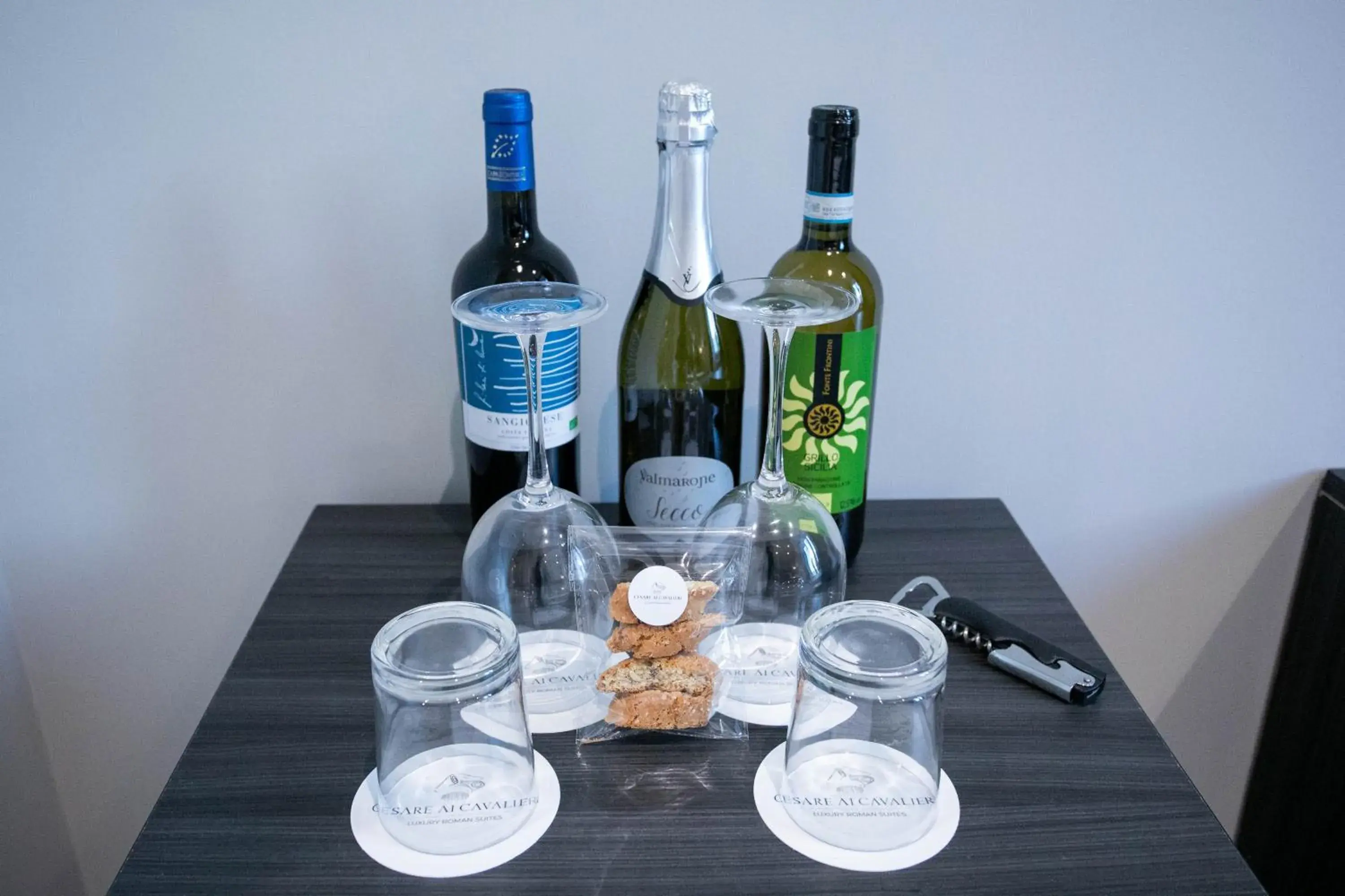Food and drinks in Cesare ai Cavalieri Suites Food and drinks in Cesare ai Cavalieri Suites