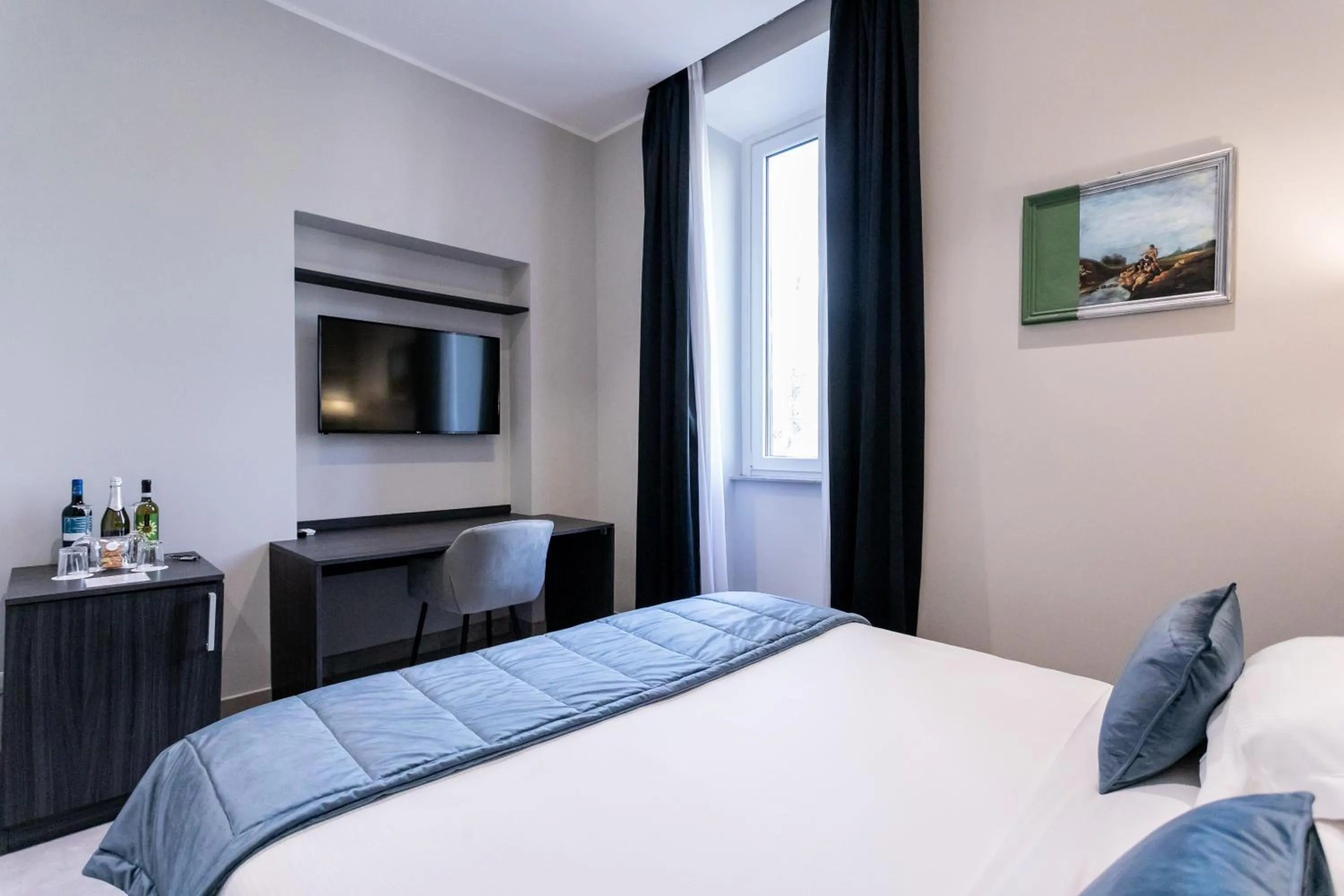 Communal lounge/ TV room, Bed in Cesare ai Cavalieri Suites