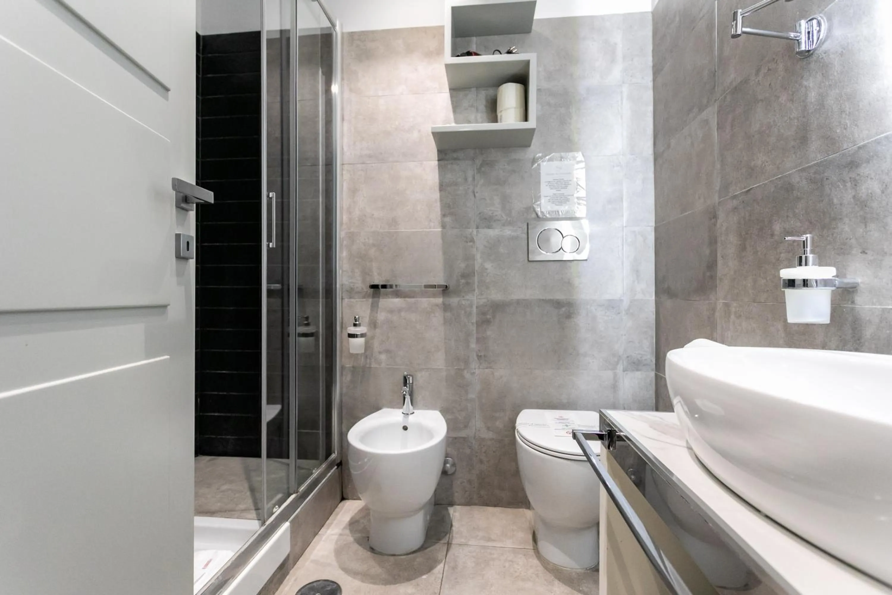 Shower in Cesare ai Cavalieri Suites