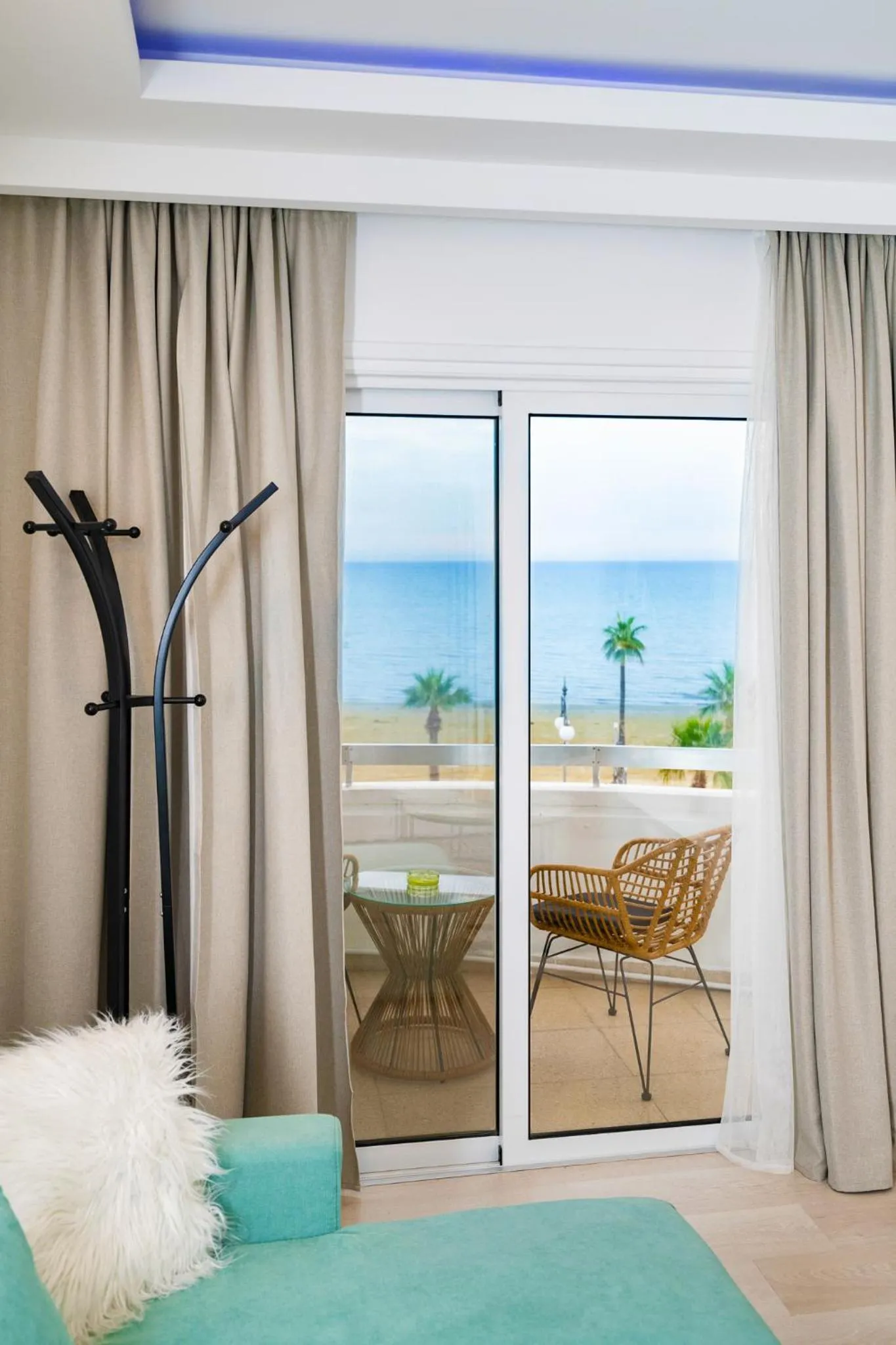 Lazuli Sea View Beachfront Ap 21