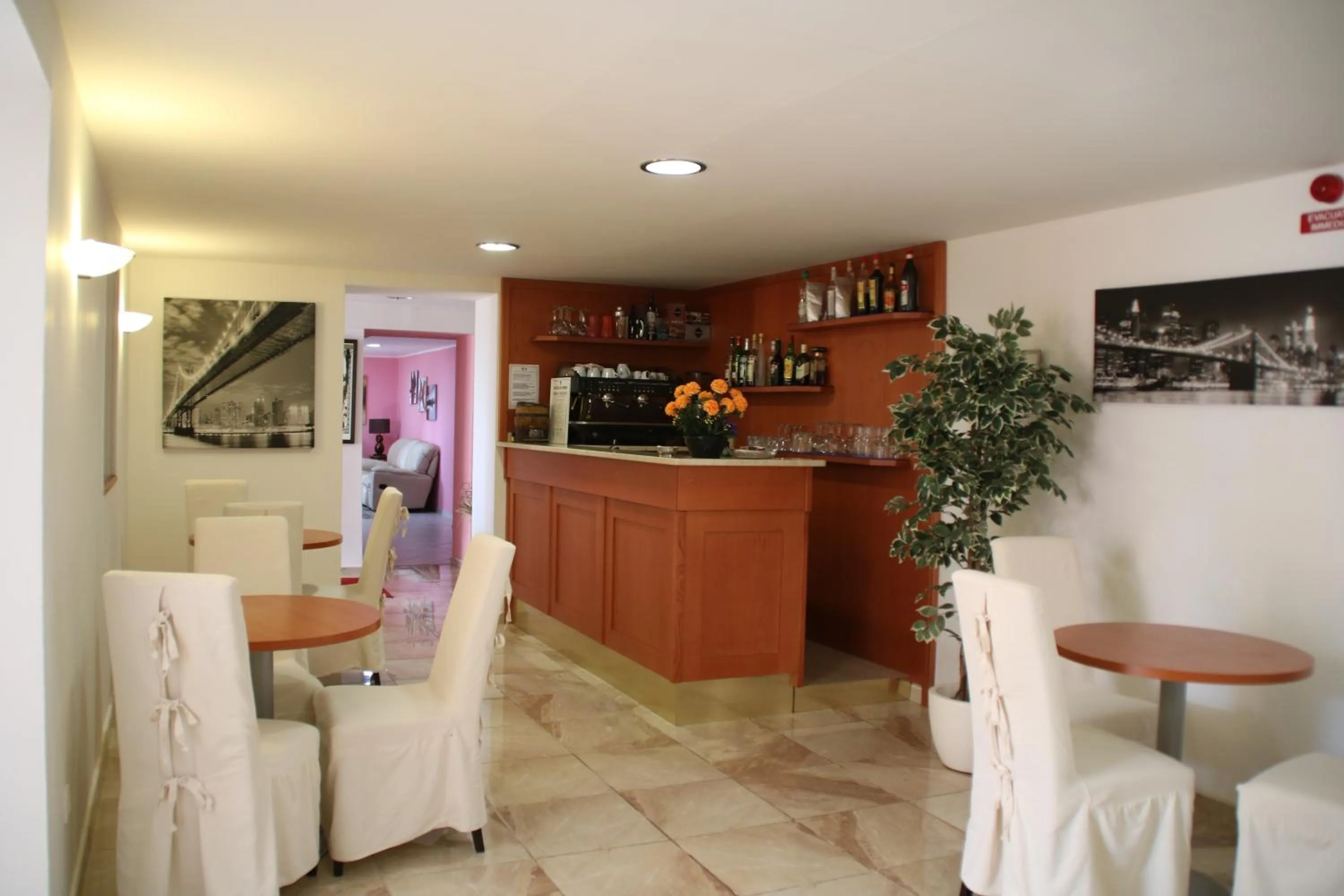 Lounge or bar in Hôtel Lutetia