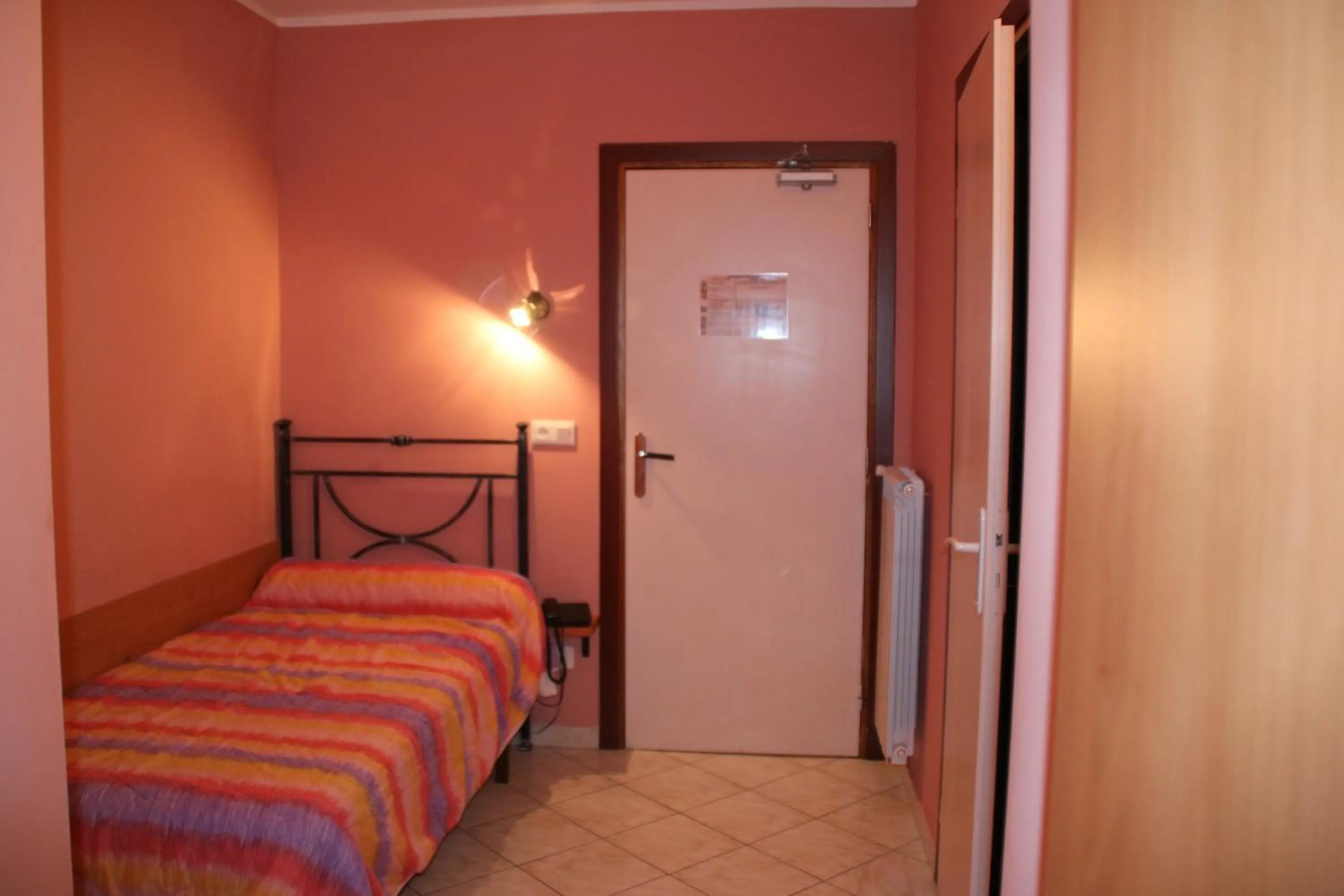 Photo of the whole room, Bed in Hôtel Lutetia