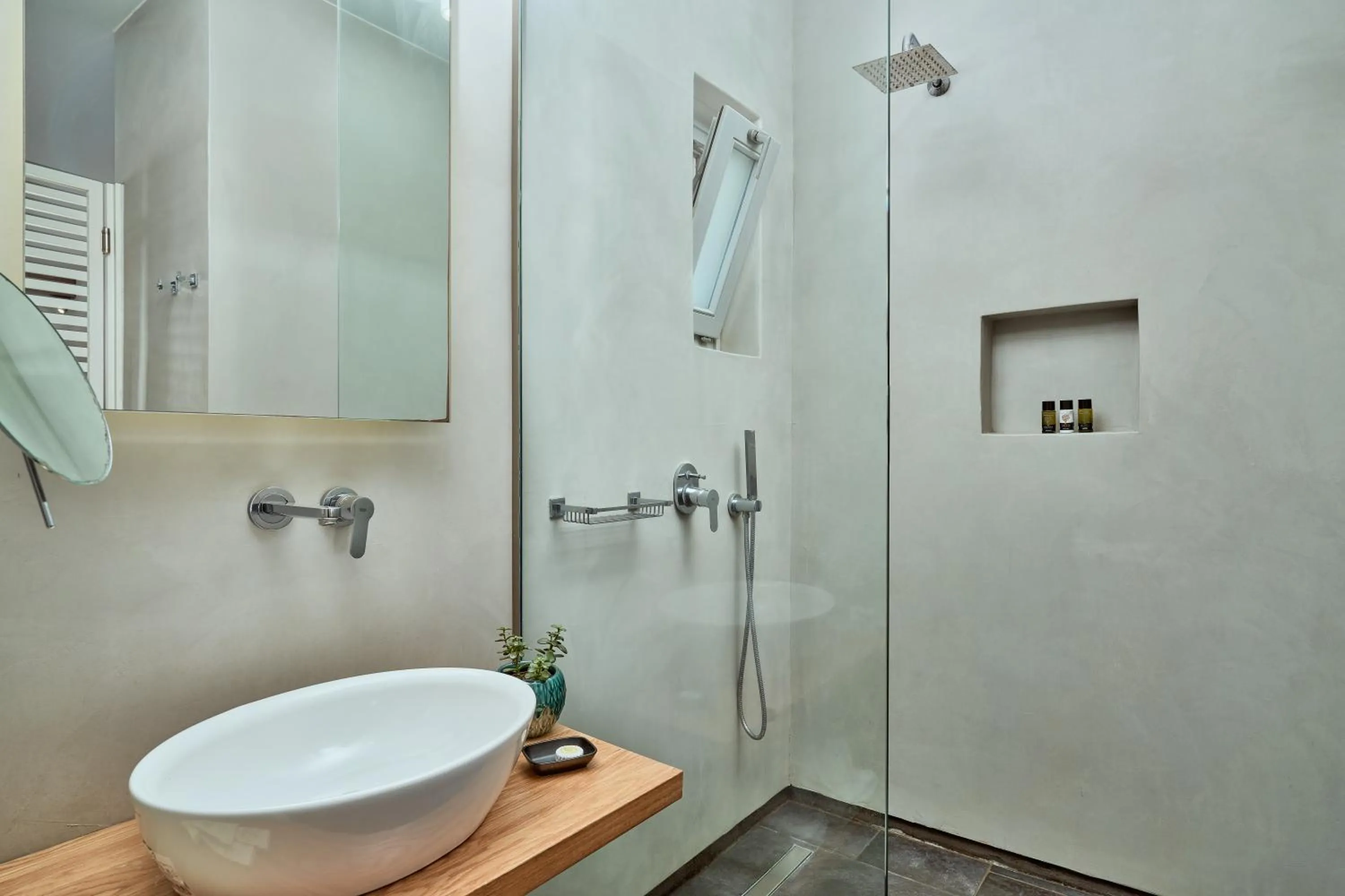 Bathroom in Meltemi Excelsior Suites