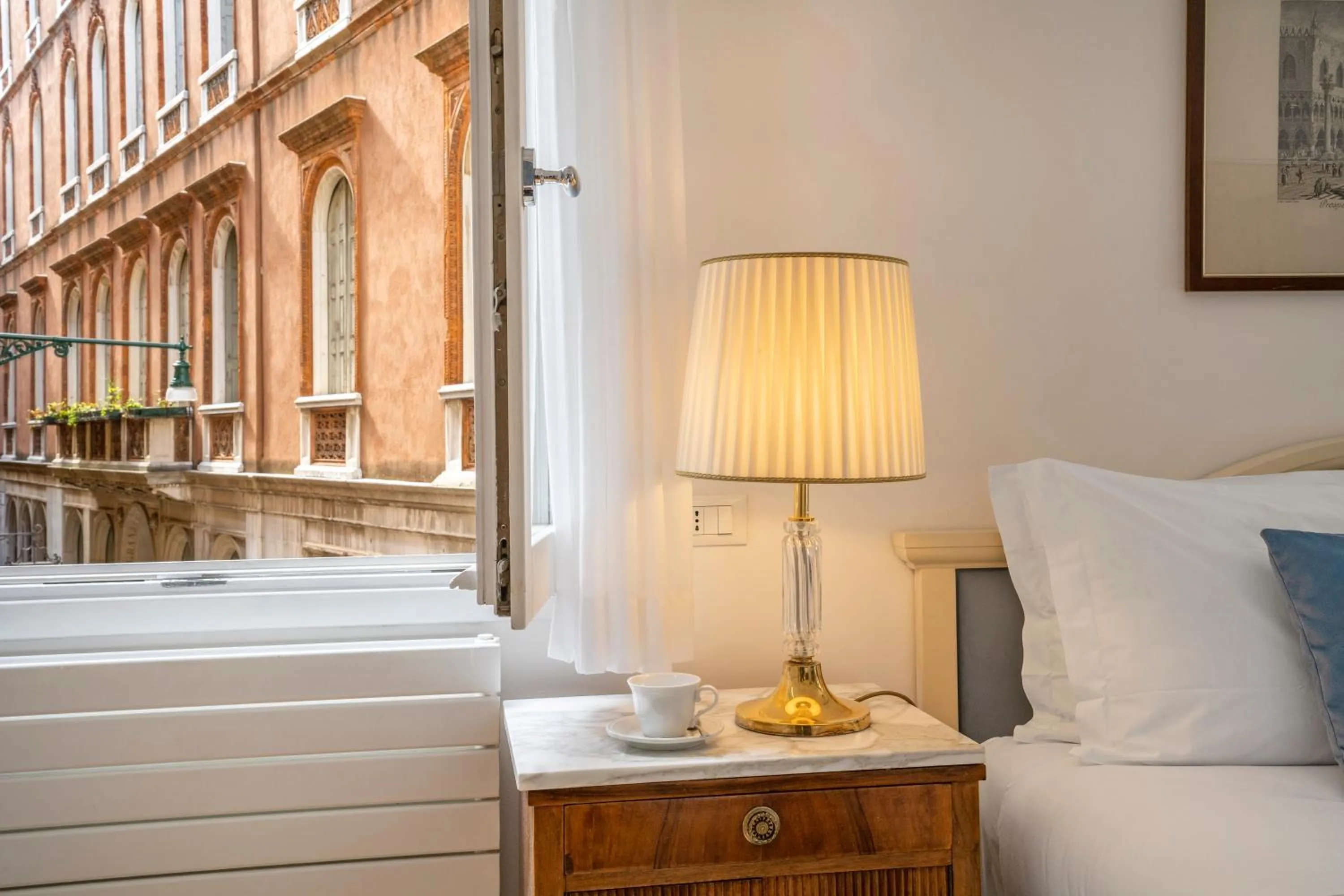 Decorative detail, Bed in Hotel Casa Petrarca