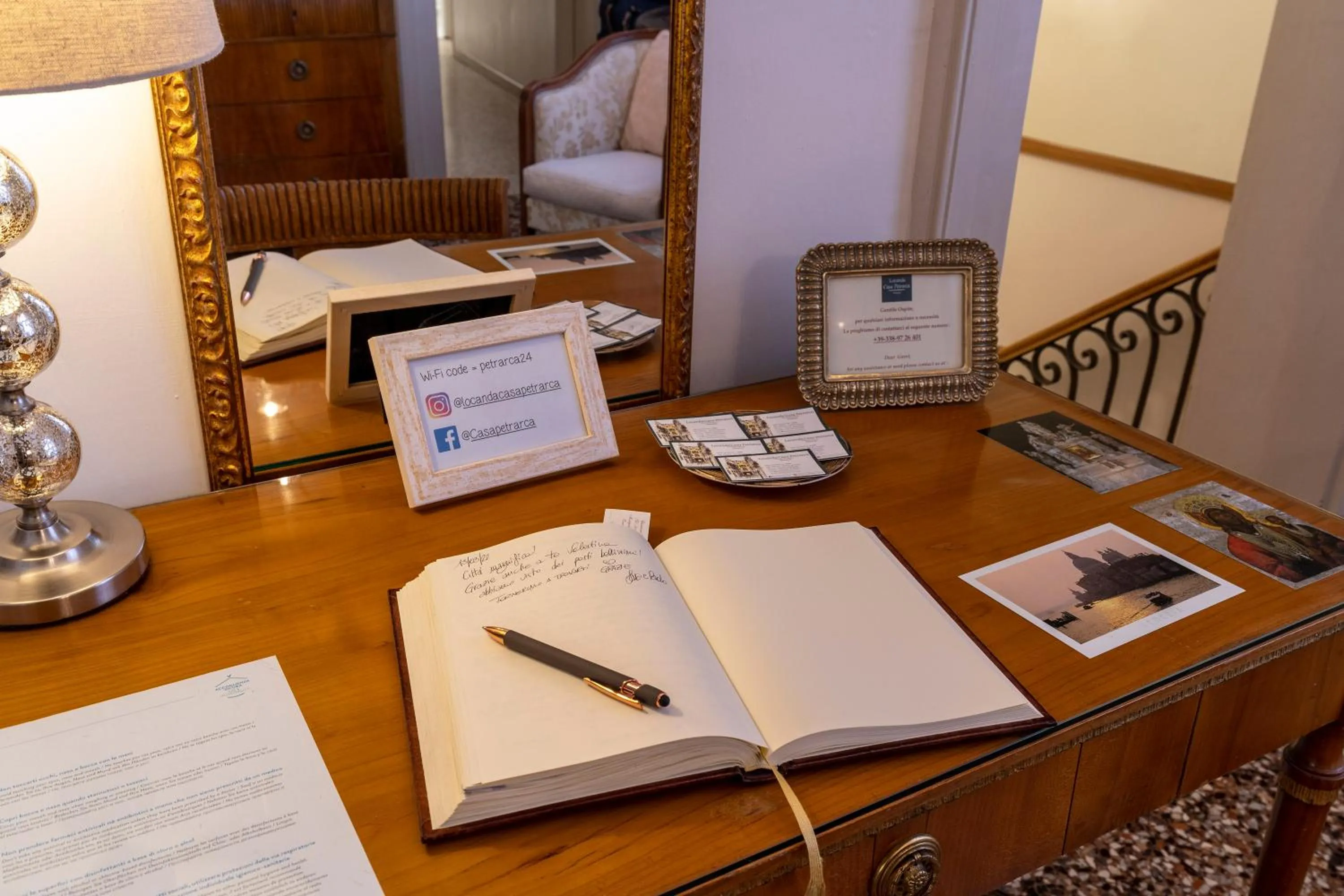 Seating area in Hotel Casa Petrarca
