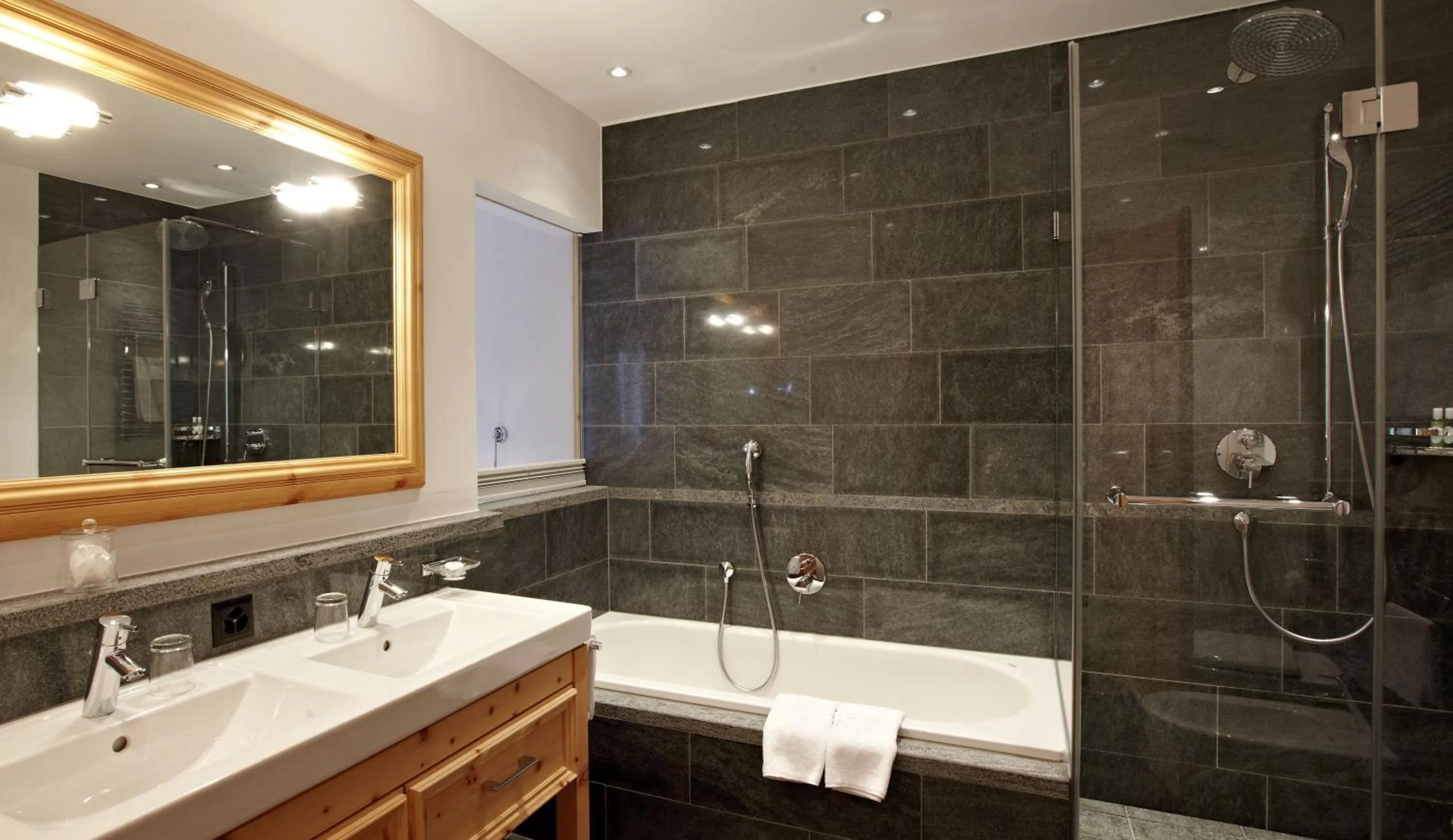 Bathroom in Hotel Walther - Relais & Châteaux