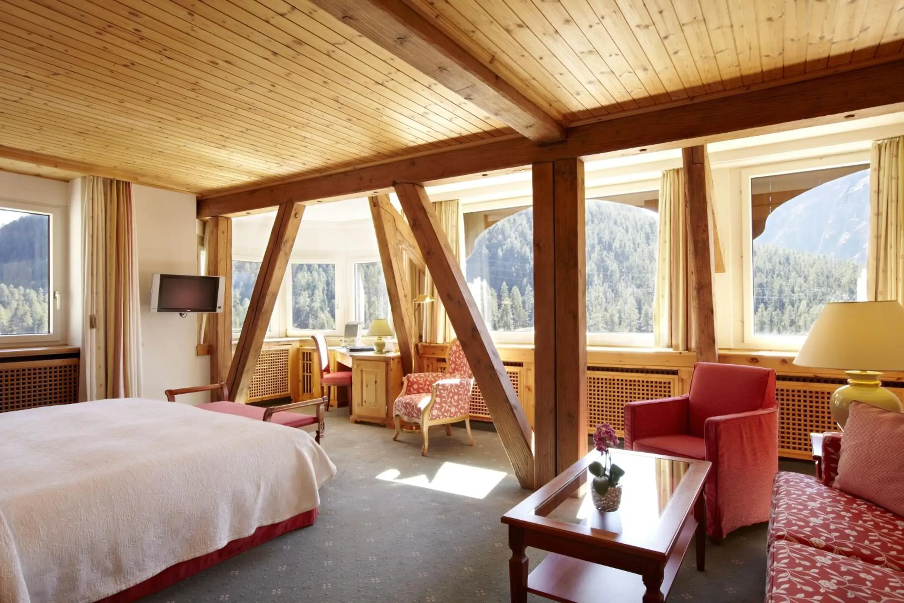 Photo of the whole room, Bed in Hotel Walther - Relais & Châteaux Photo of the whole room, Bed in Hotel Walther - Relais & Châteaux