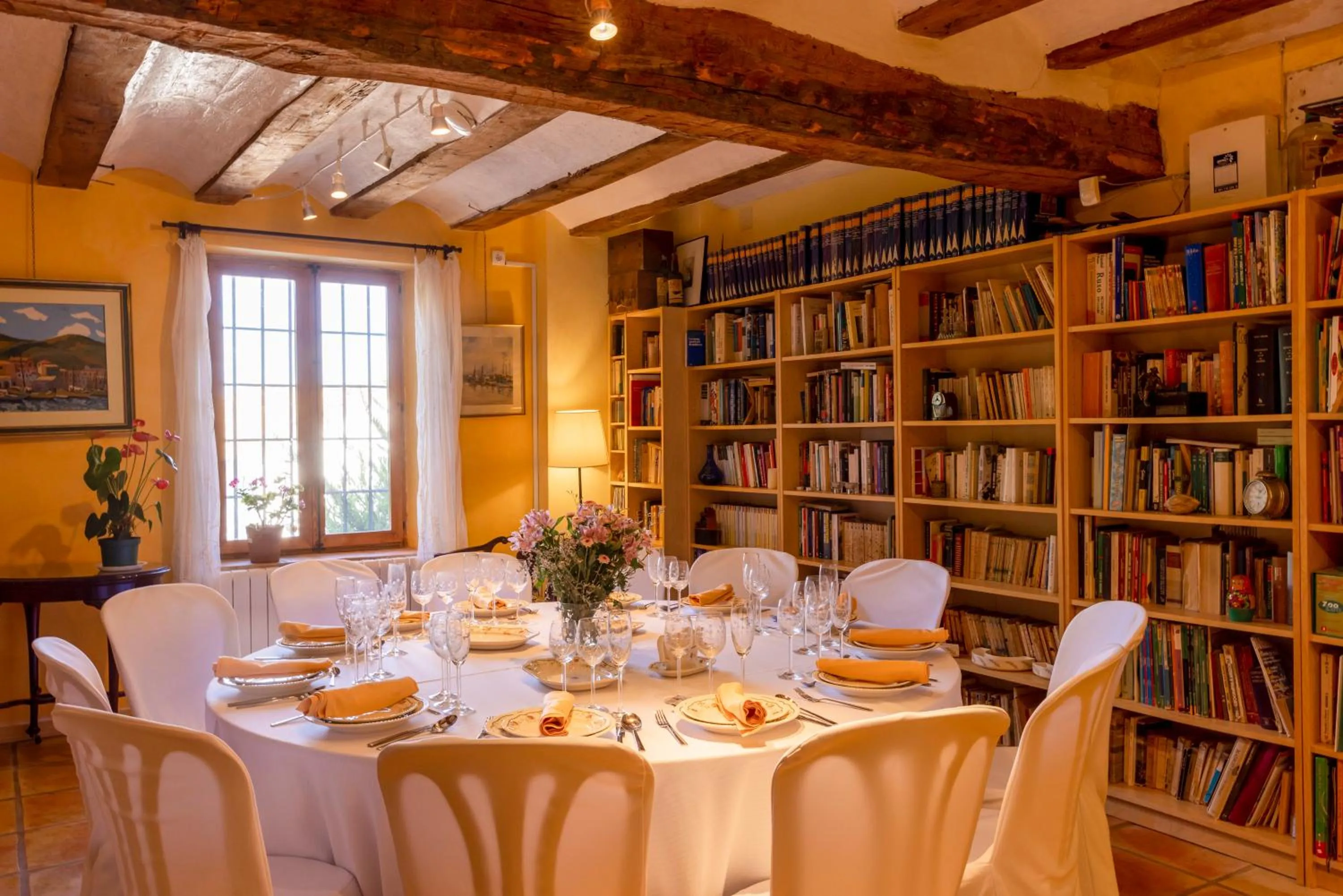 Lounge or bar in Hotel Rural Mas Fontanelles