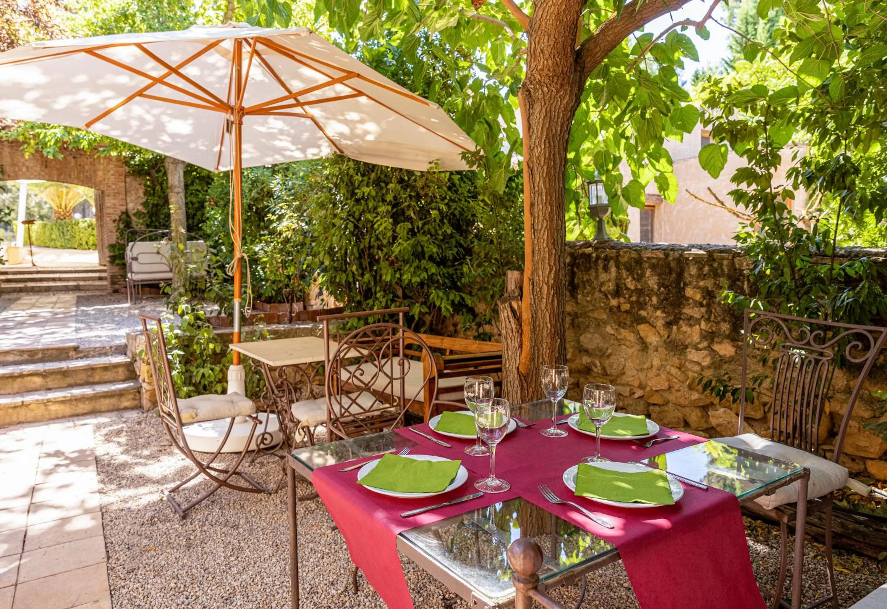 Garden in Hotel Rural Mas Fontanelles