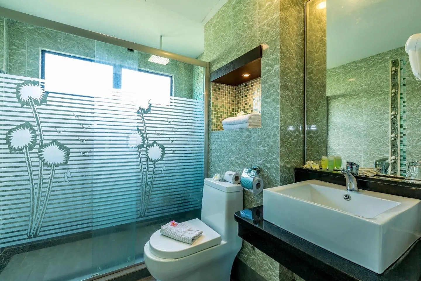 Shower in Beringgis Beach Resort & Spa