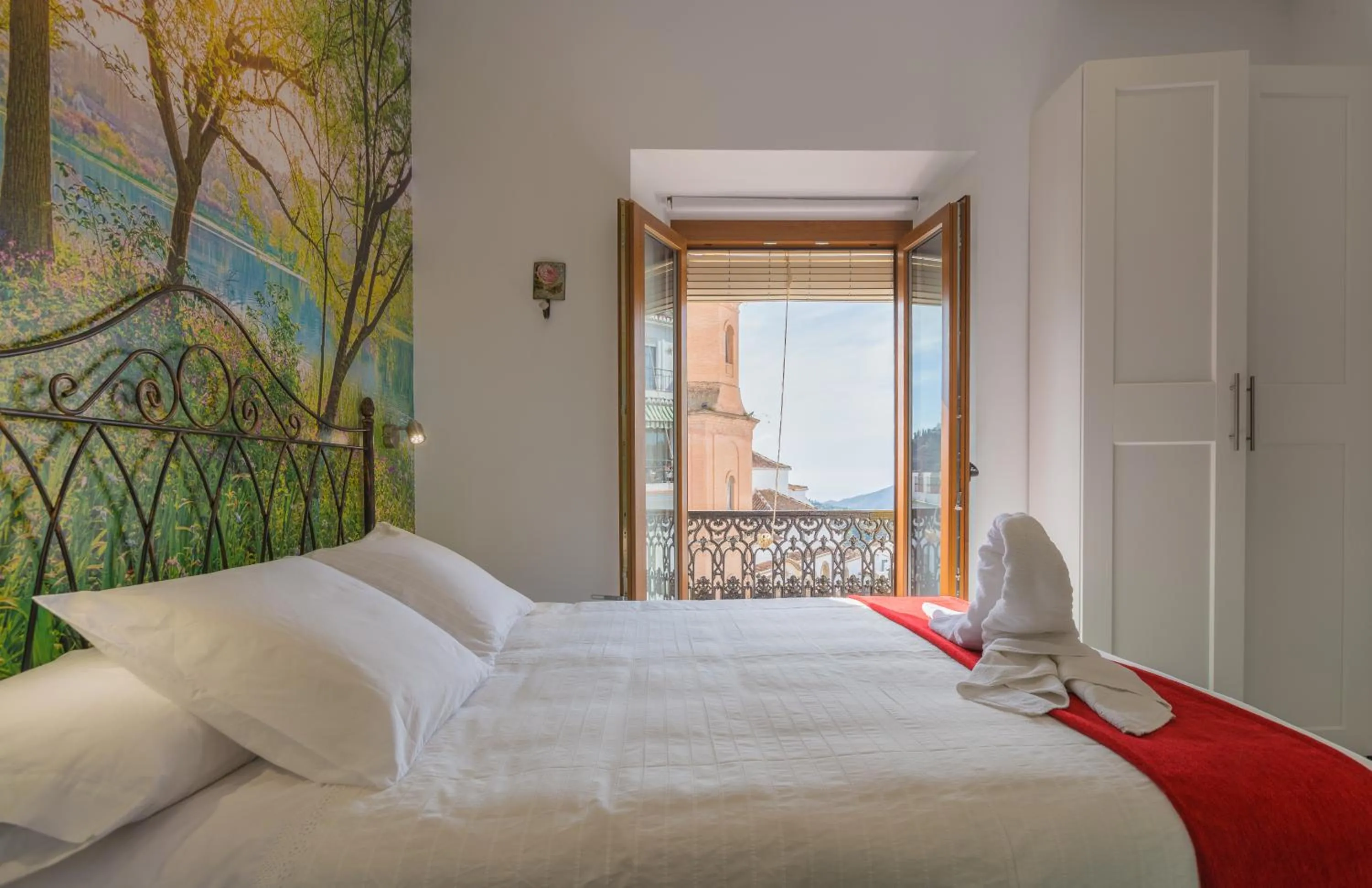 Photo of the whole room, Bed in Salamandra Plaza