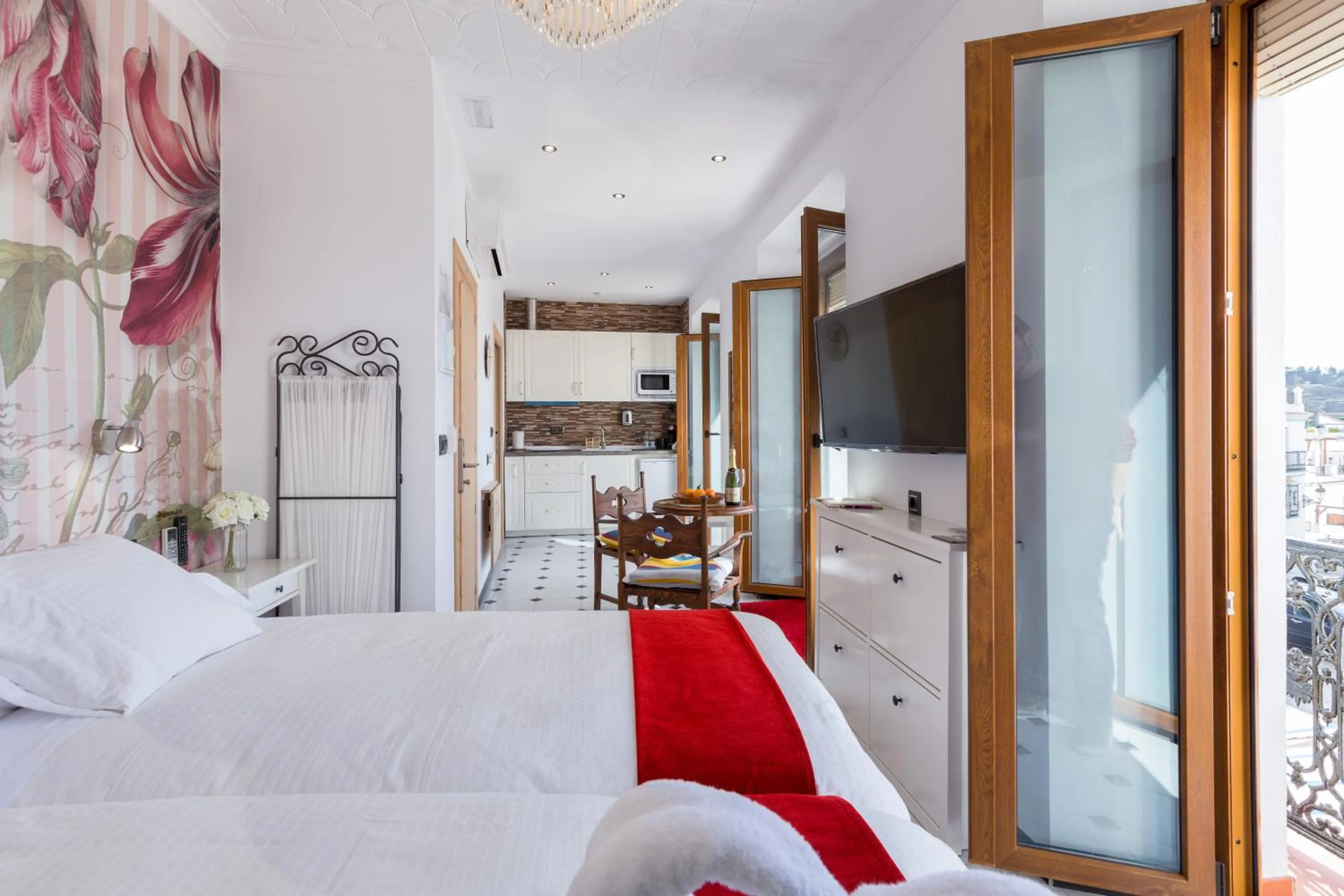 Photo of the whole room, Bed in Salamandra Plaza