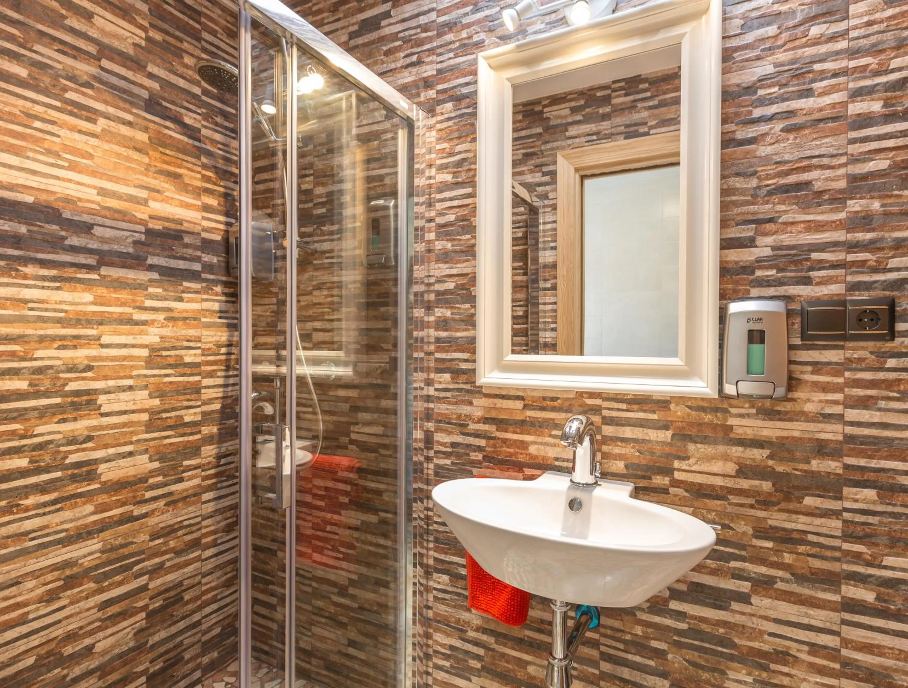 Shower in Salamandra Plaza