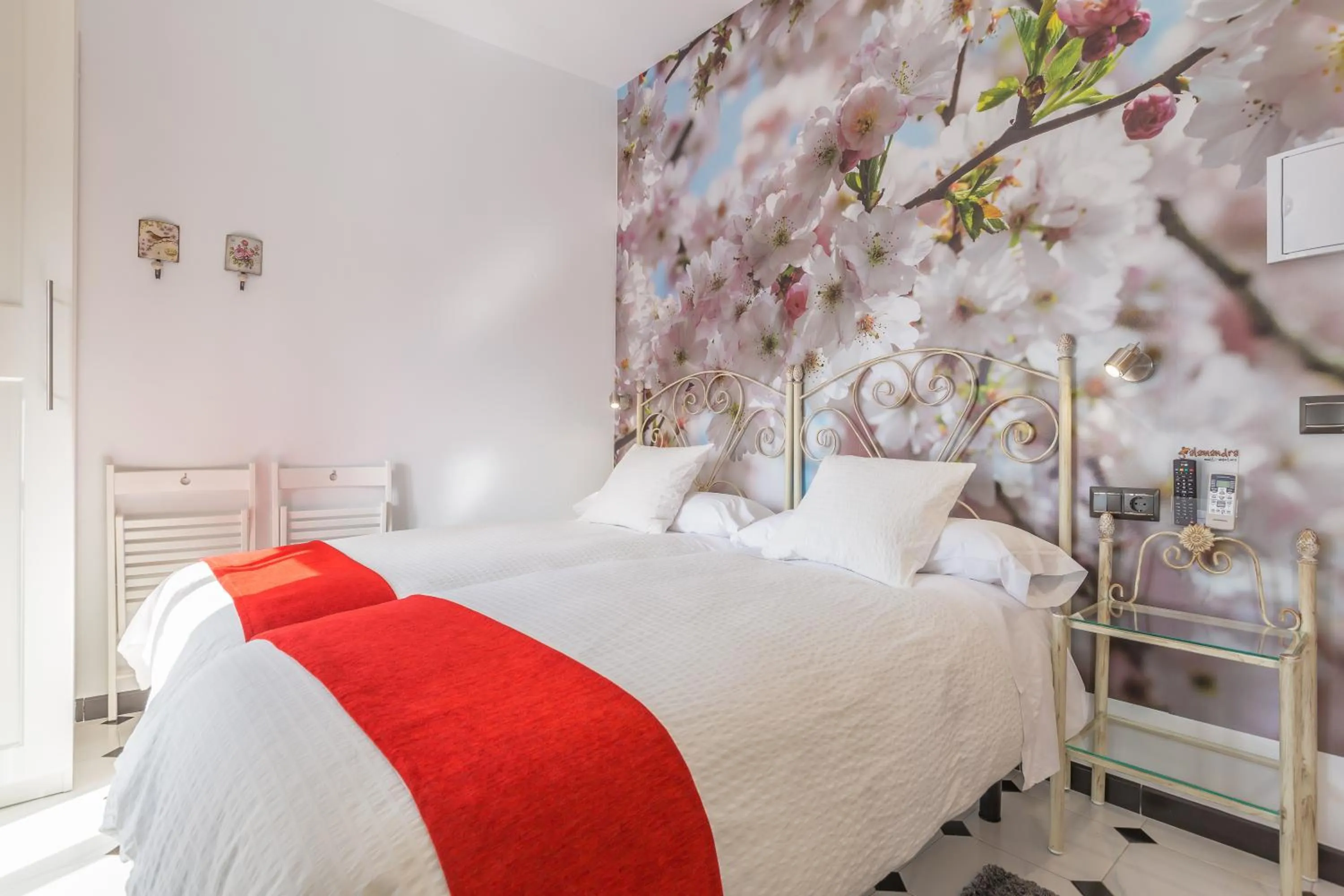 Photo of the whole room, Bed in Salamandra Plaza