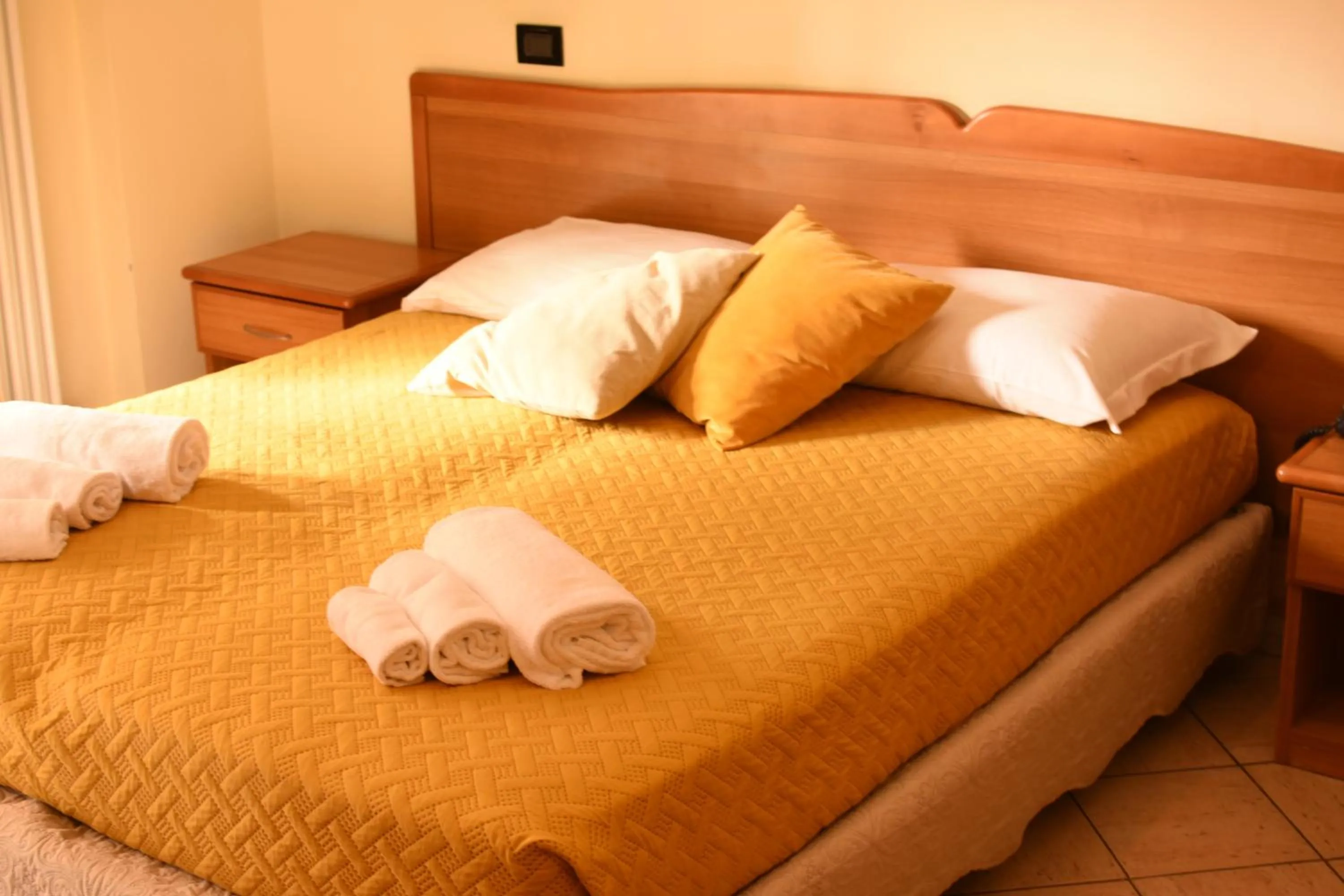 Bedroom, Bed in Hotel La Perla Preziosa