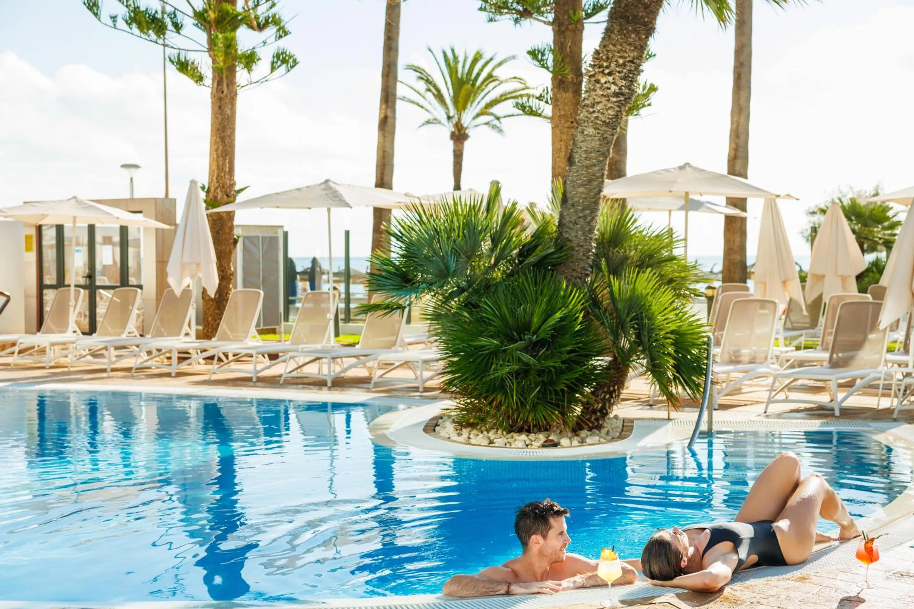 Swimming pool in CM Playa del Moro