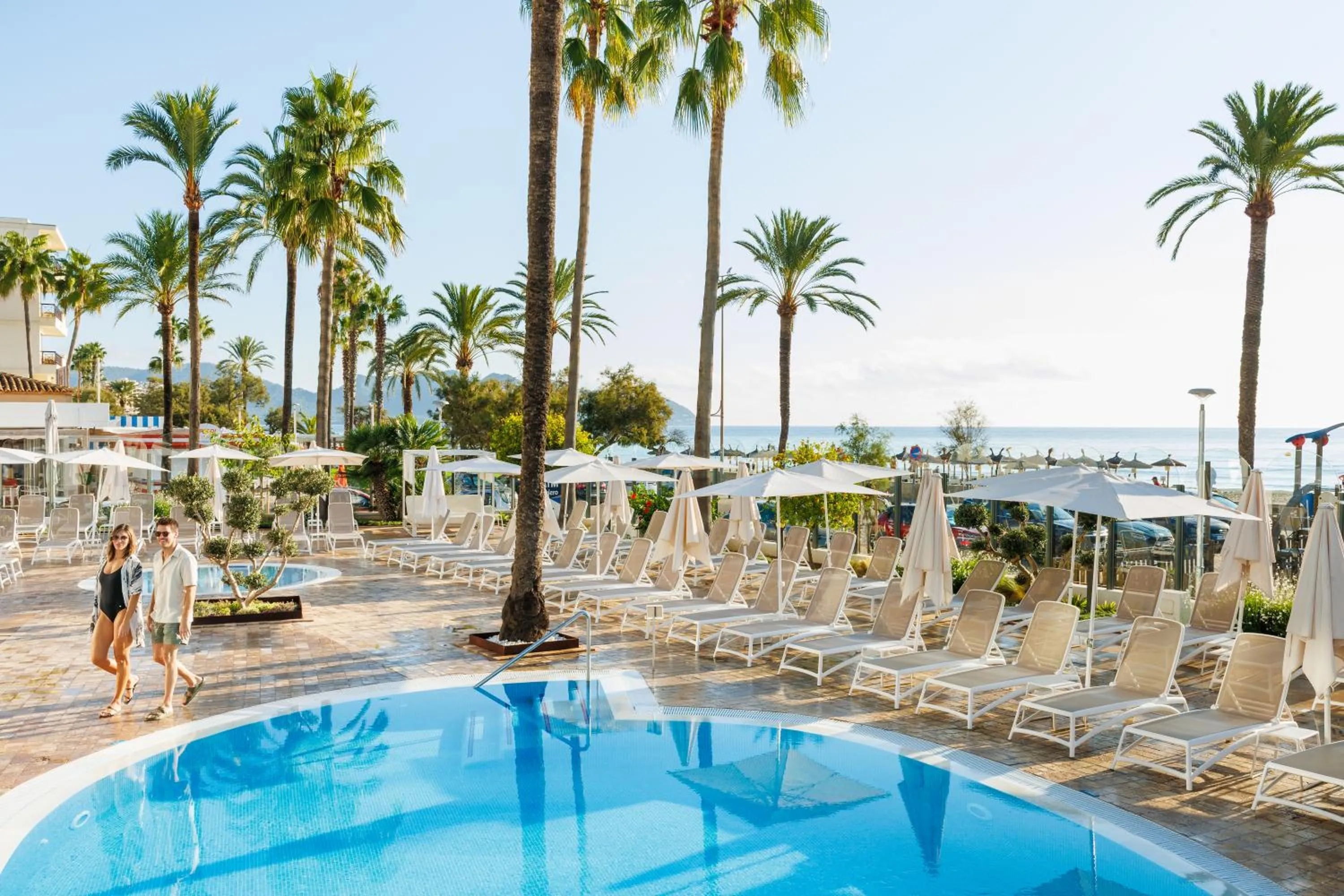 Swimming pool in CM Playa del Moro