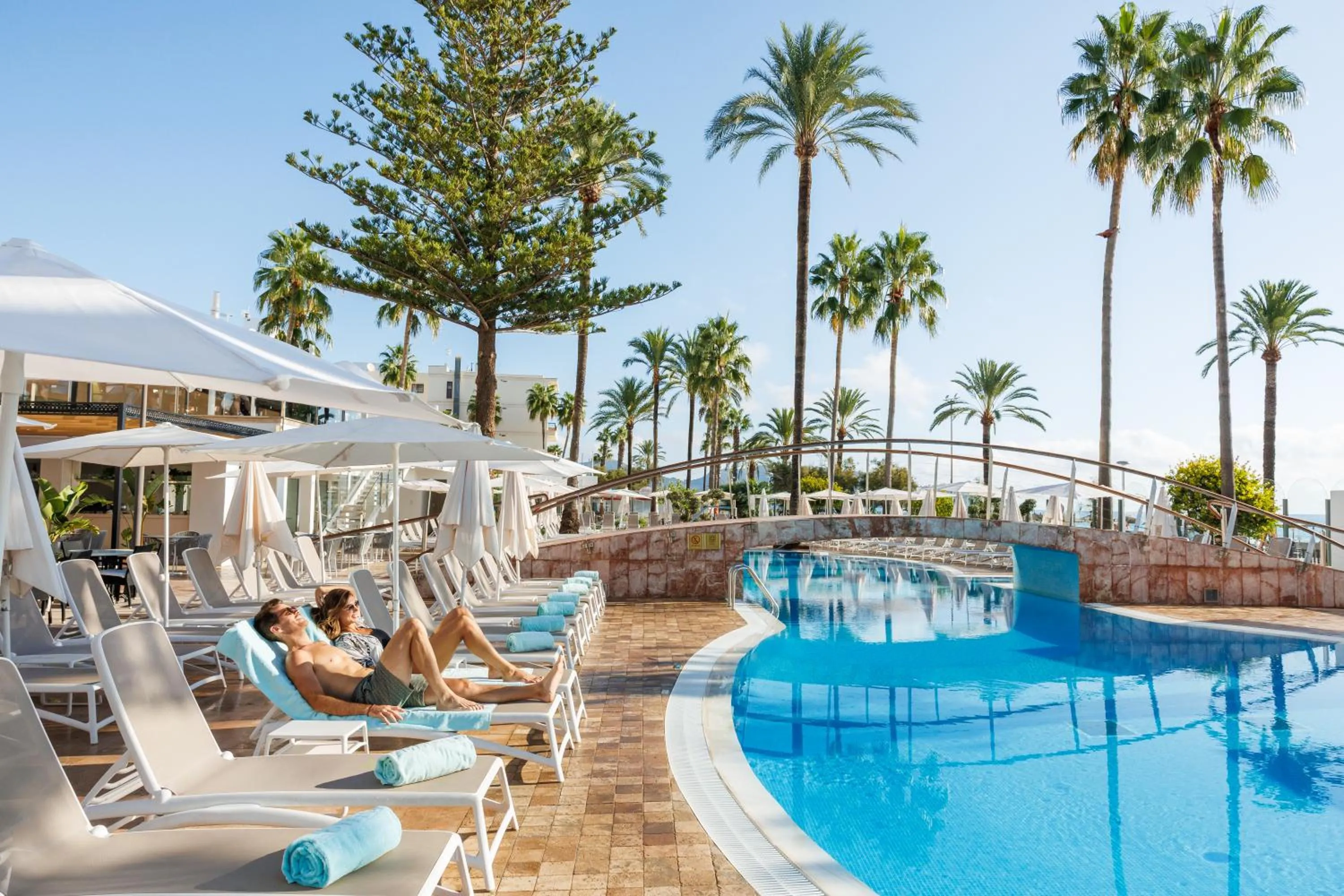 Pool view in CM Playa del Moro