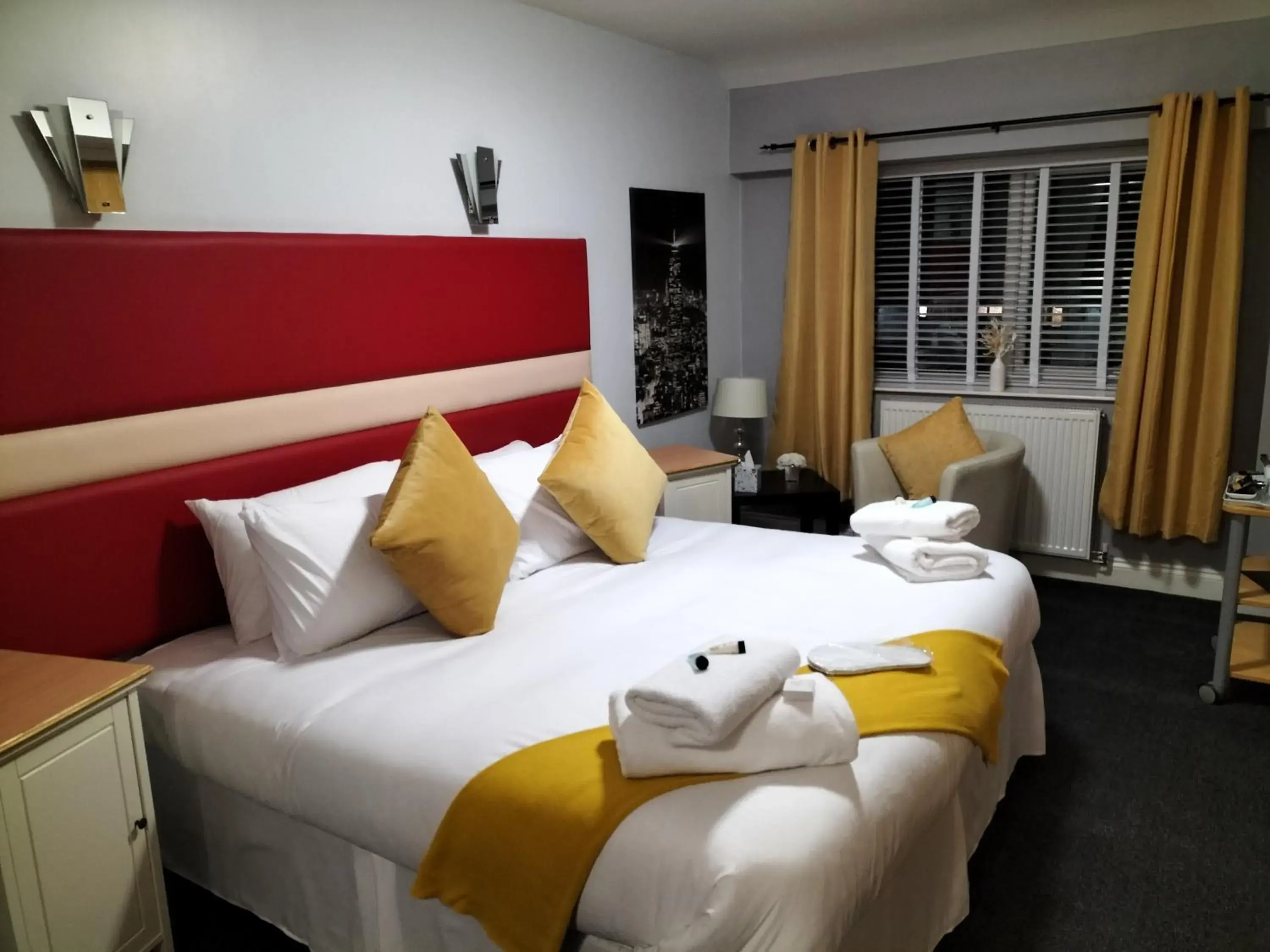 Deluxe King Room in Sutherlands Hotel Deluxe King Room in Sutherlands Hotel