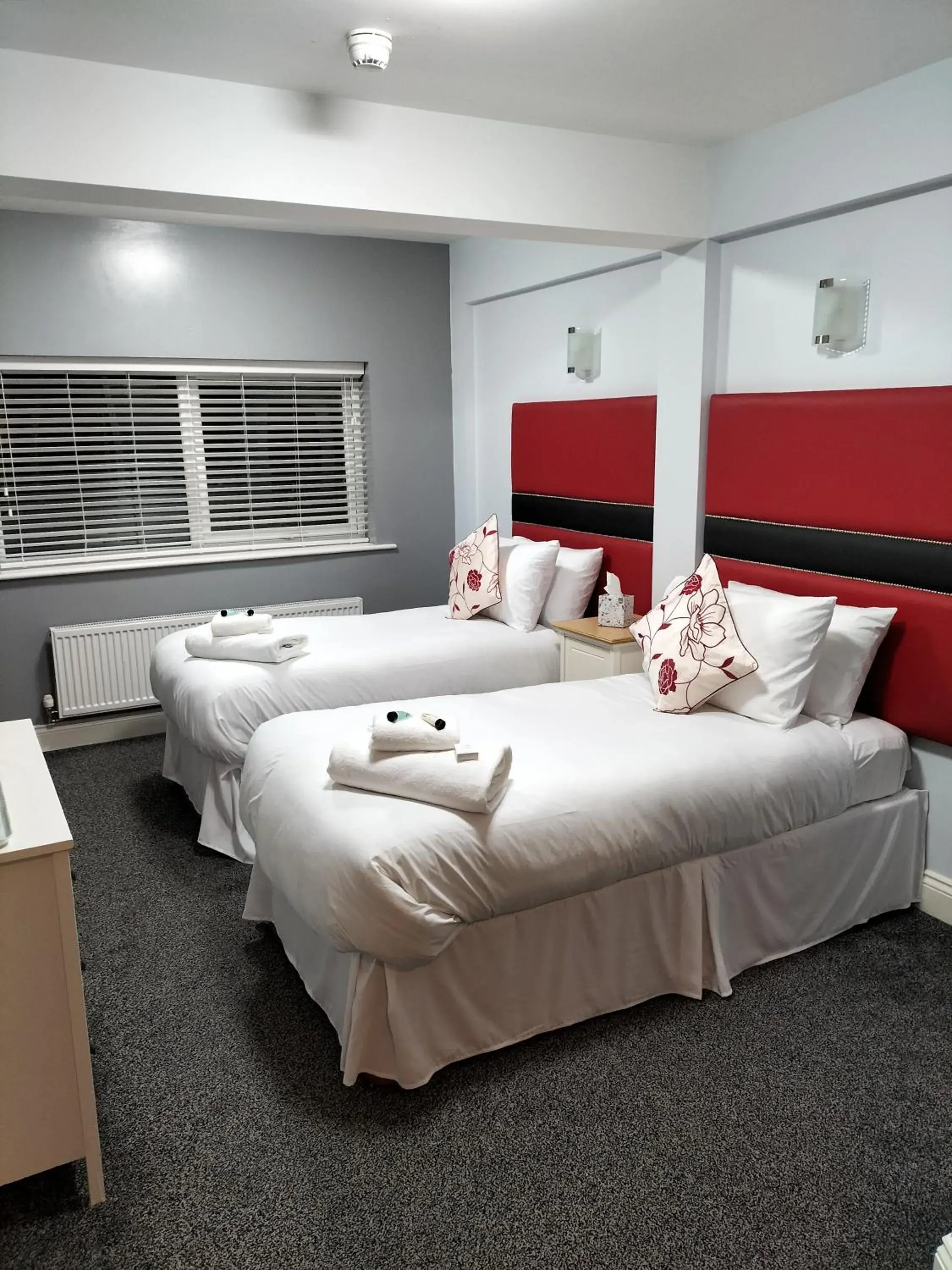 Standard Twin Room in Sutherlands Hotel Standard Twin Room in Sutherlands Hotel