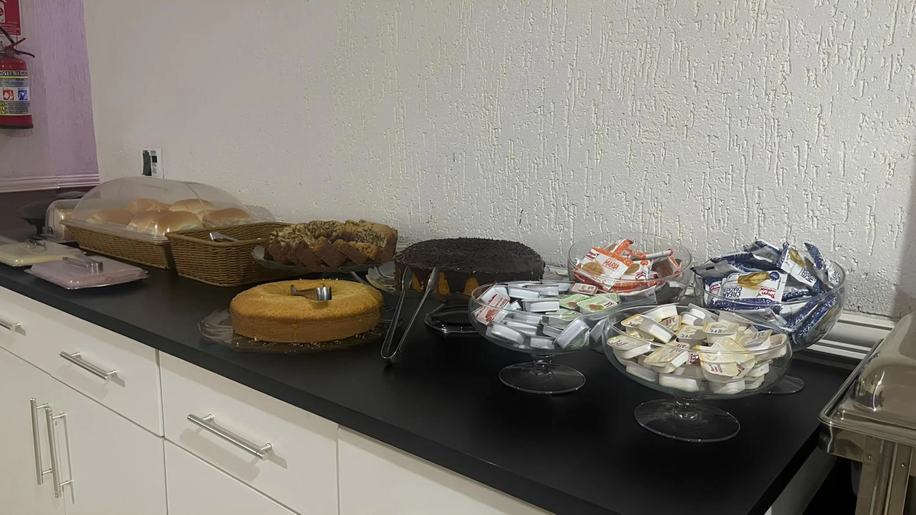 Food and drinks in Hotel Tenda Brigadeiro - 5 Minutos a Pé do Metrô e Praça da Sé, 8 Minutos da Rua 25 de Março e Liberdade - Estacionamento Opcional