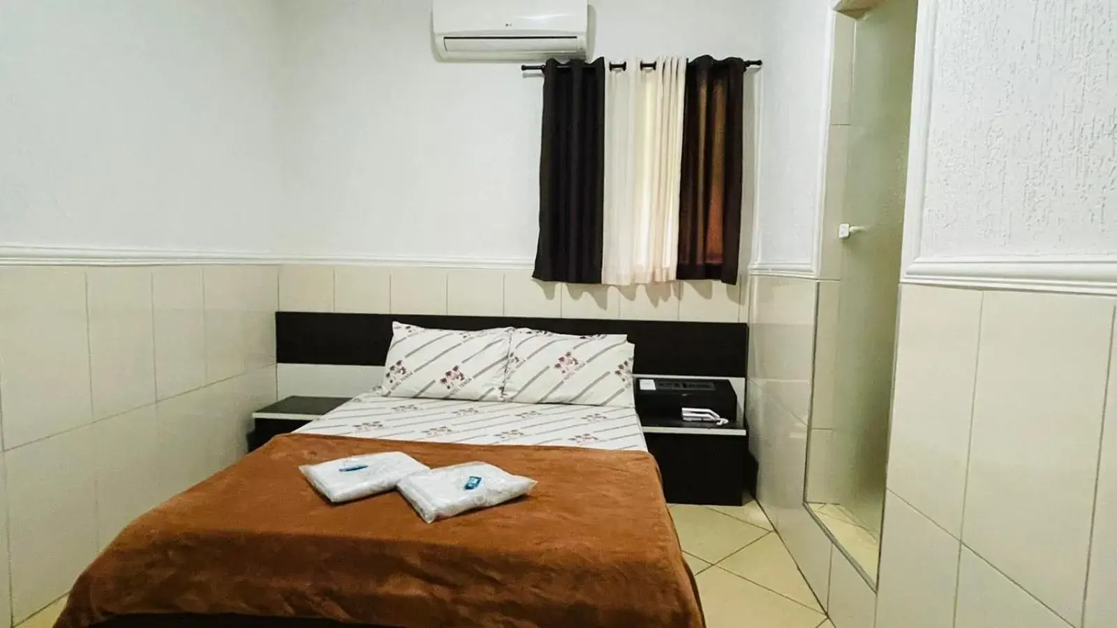 Double Room in Hotel Tenda Brigadeiro - 5 Minutos a Pé do Metrô e Praça da Sé, 8 Minutos da Rua 25 de Março e Liberdade - Estacionamento Opcional Double Room in Hotel Tenda Brigadeiro - 5 Minutos a Pé do Metrô e Praça da Sé, 8 Minutos da Rua 25 de Março e Liberdade - Estacionamento Opcional