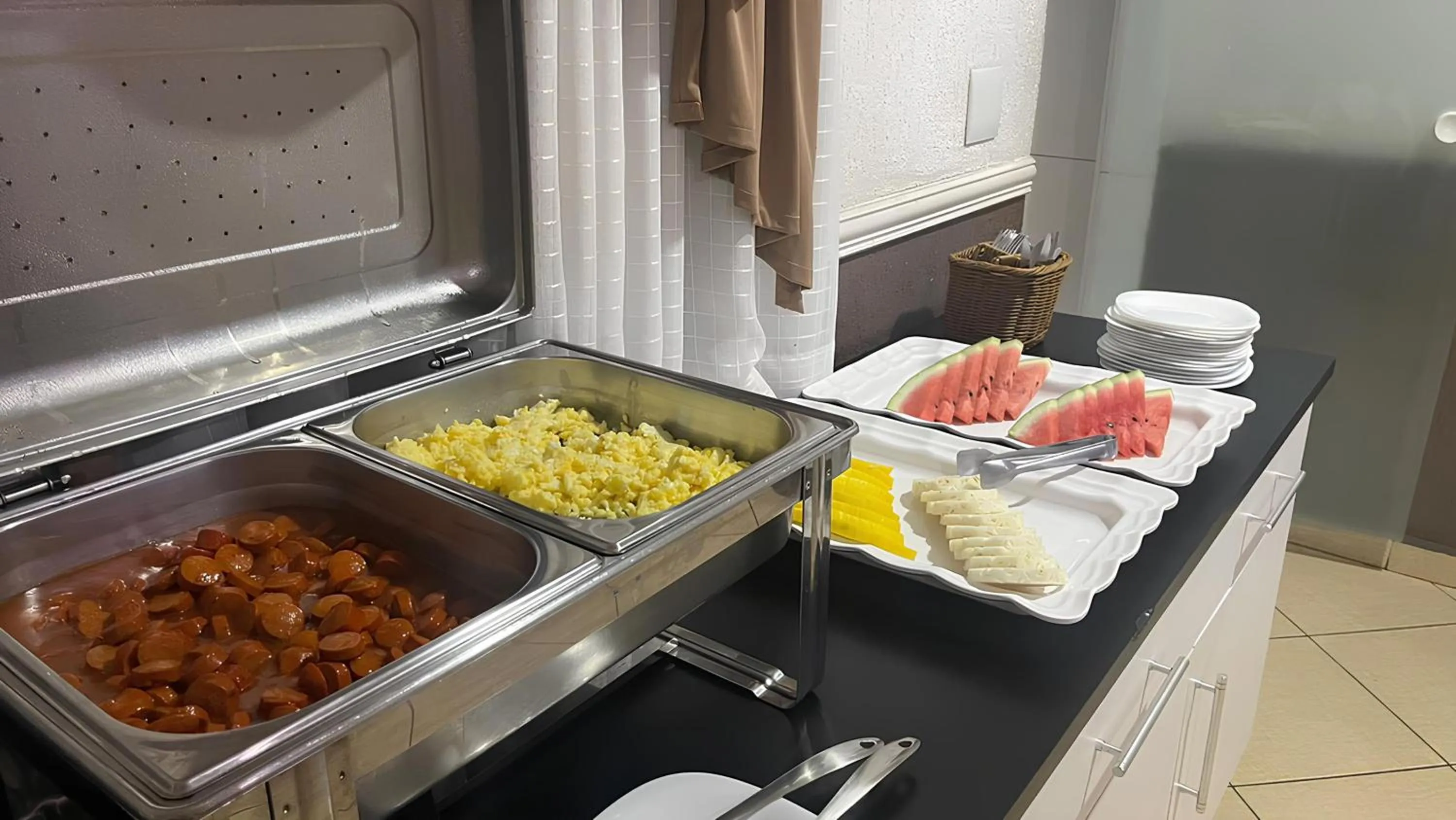 Food and drinks in Hotel Tenda Brigadeiro - 5 Minutos a Pé do Metrô e Praça da Sé, 8 Minutos da Rua 25 de Março e Liberdade - Estacionamento Opcional