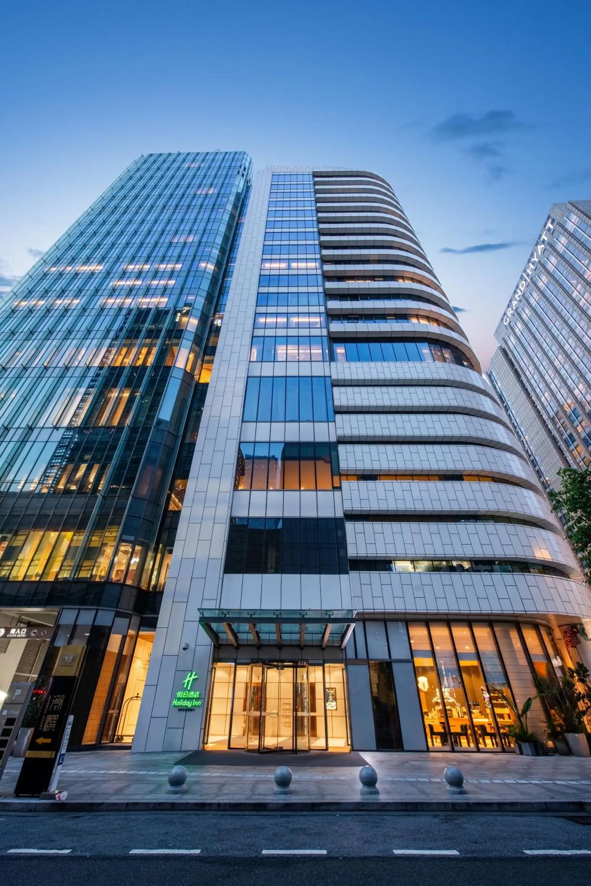 Property building in Holiday Inn Guangzhou Zhujiang New Town Property building in Holiday Inn Guangzhou Zhujiang New Town