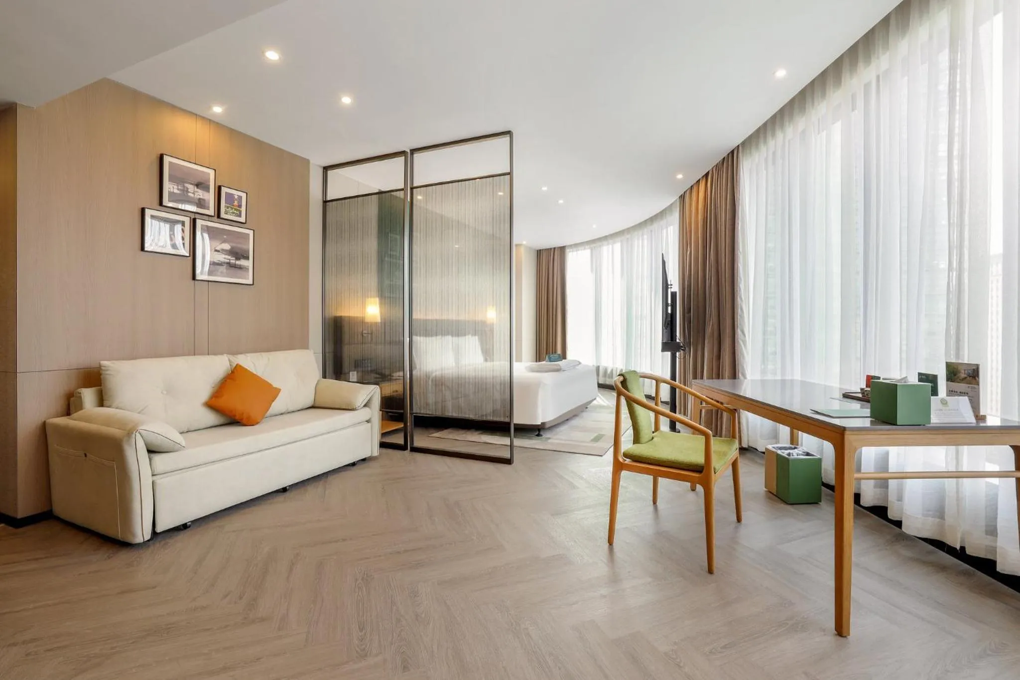 Photo of the whole room, Bed in Holiday Inn Guangzhou Zhujiang New Town