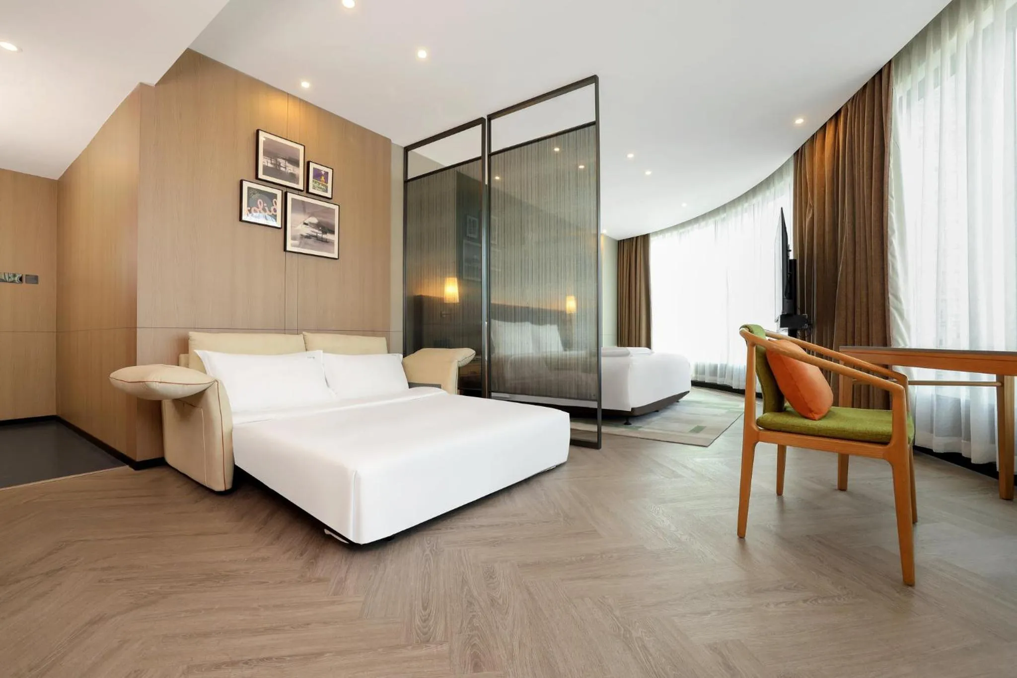 Photo of the whole room, Bed in Holiday Inn Guangzhou Zhujiang New Town