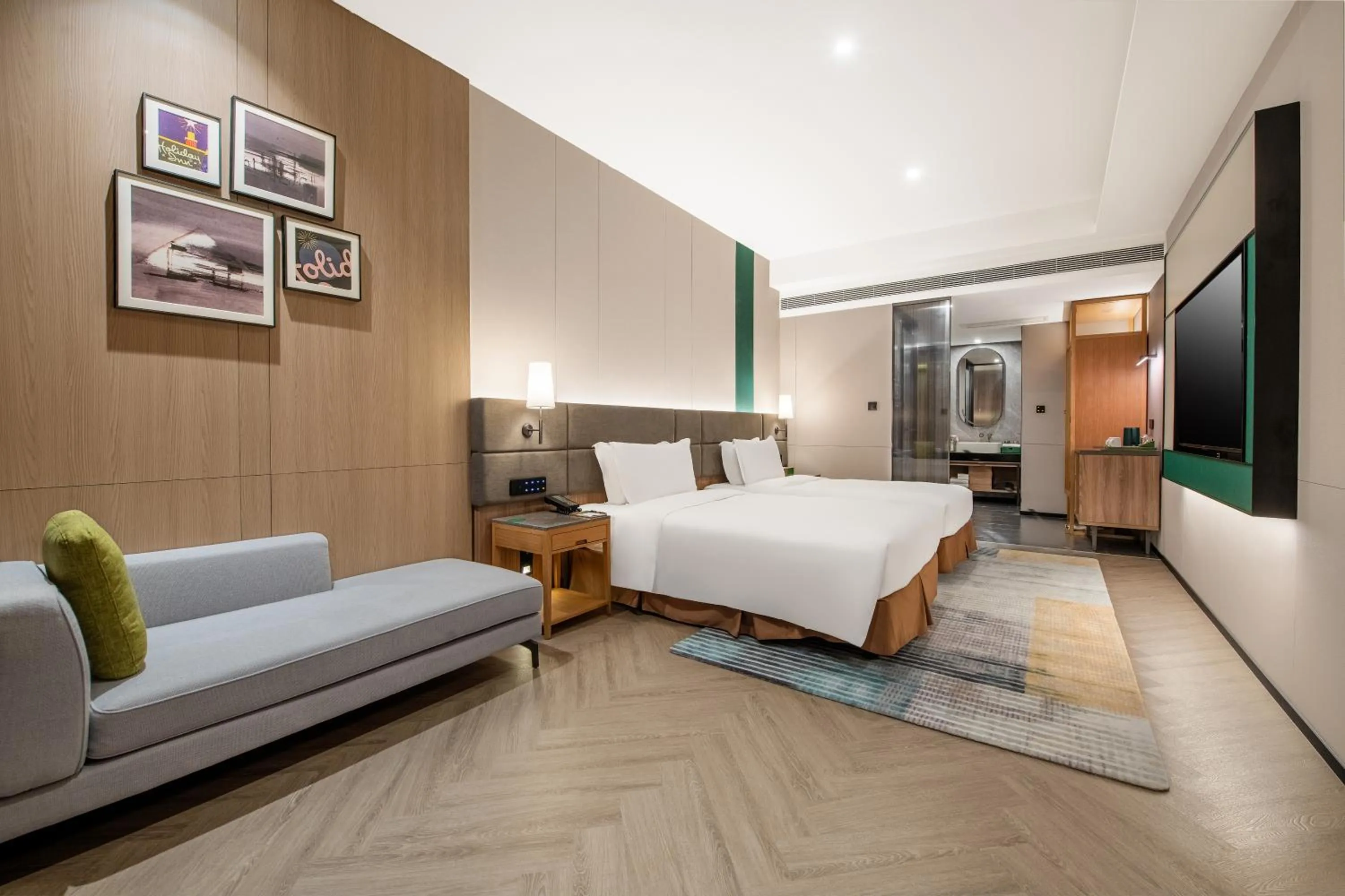 Bedroom, Bed in Holiday Inn Guangzhou Zhujiang New Town
