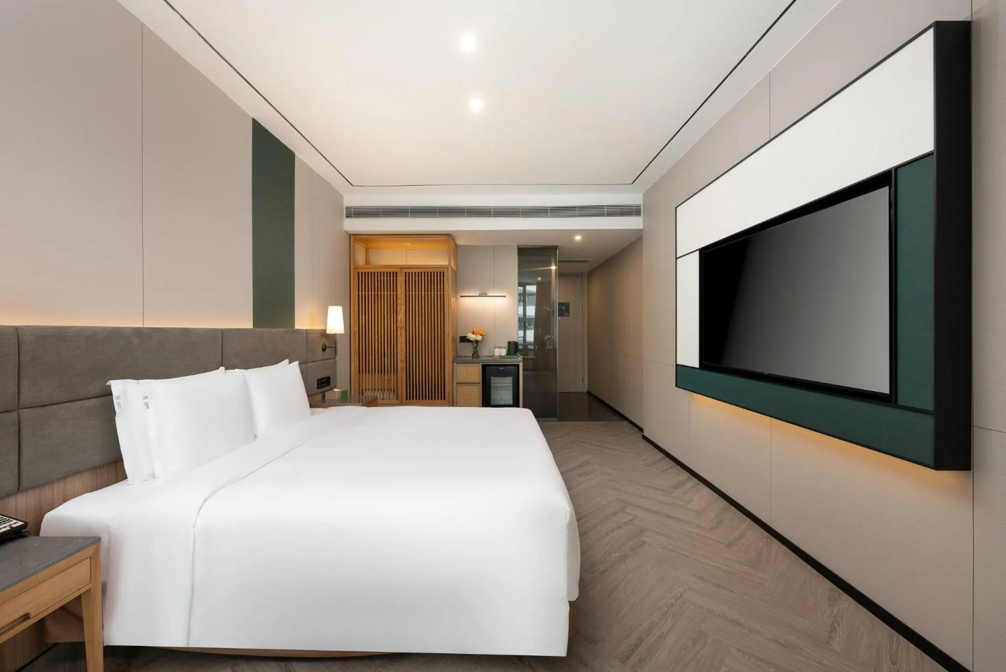 Photo of the whole room, Bed in Holiday Inn Guangzhou Zhujiang New Town