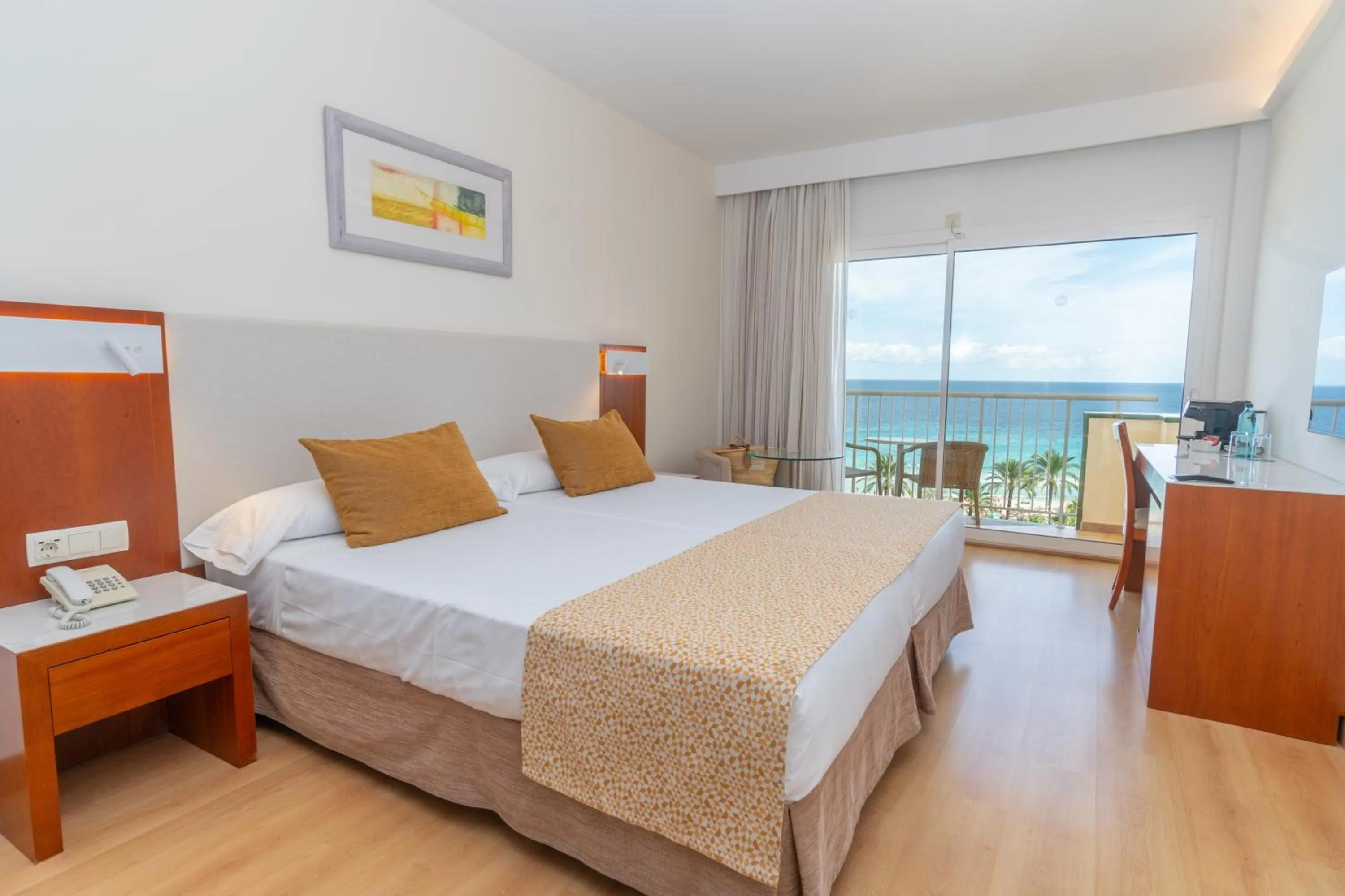 Photo of the whole room, Bed in CM Castell de Mar