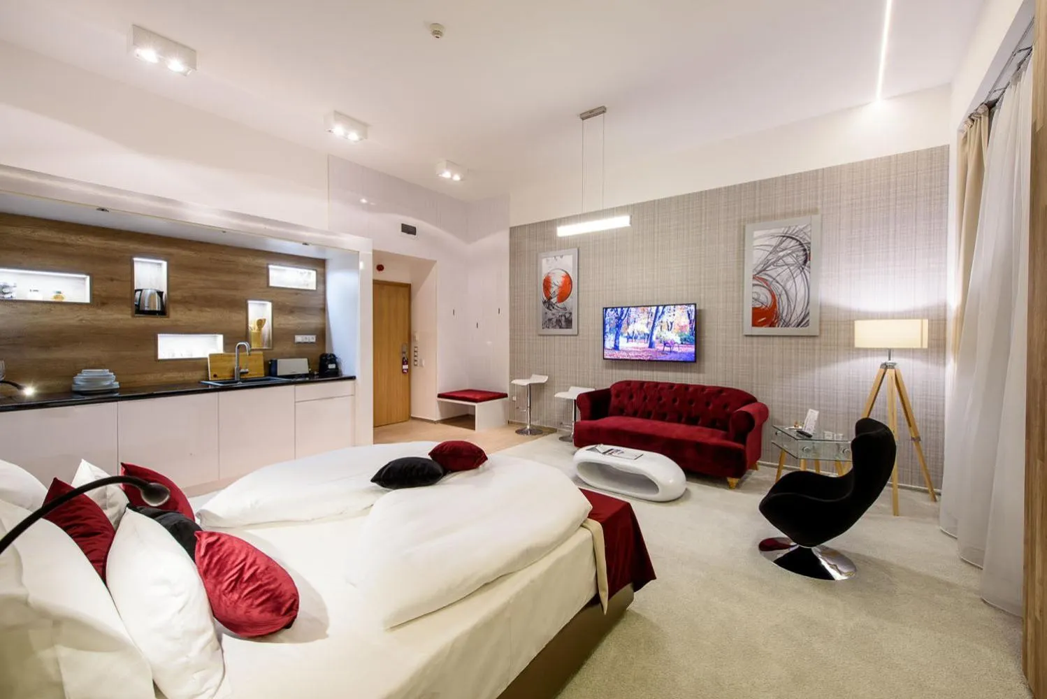 Kitchen or kitchenette, Bed in Karoly Corner Residences