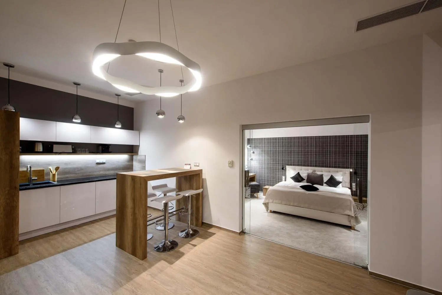 Coffee/tea facilities, Bed in Karoly Corner Residences