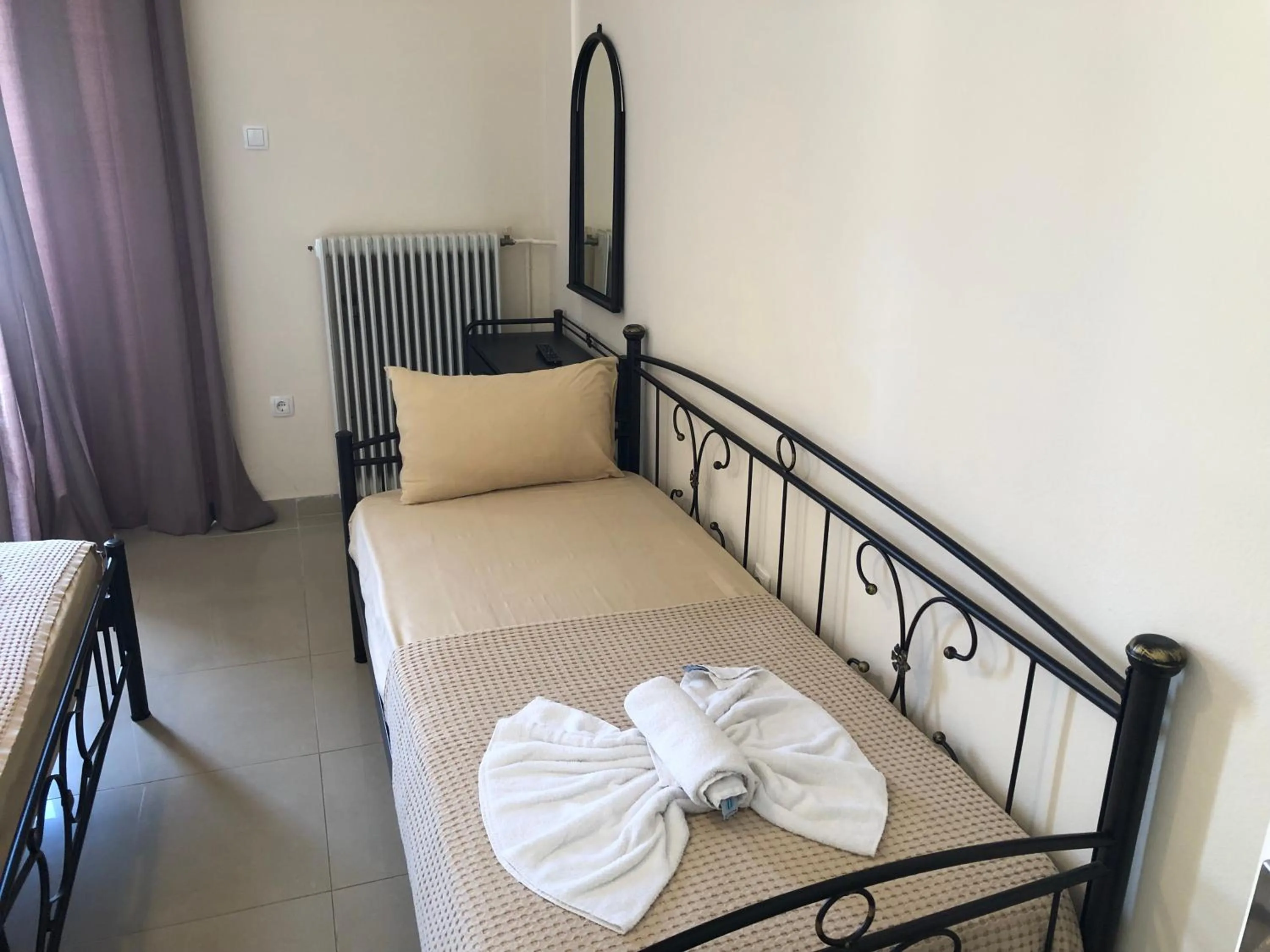 Bed in Nikolakakis Rooms Lavrio