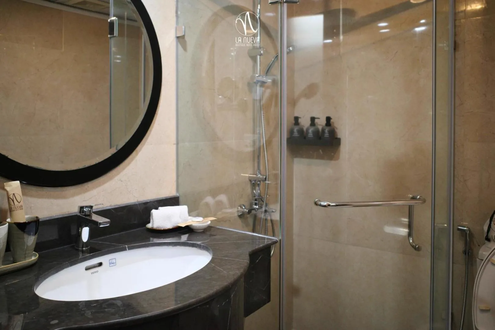 Toilet in La Nueva Boutique Hotel Hanoi & Spa