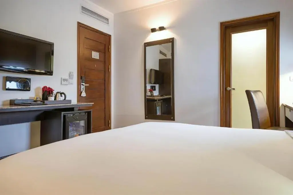 Bedroom, Bed in La Nueva Boutique Hotel Hanoi & Spa Bedroom, Bed in La Nueva Boutique Hotel Hanoi & Spa