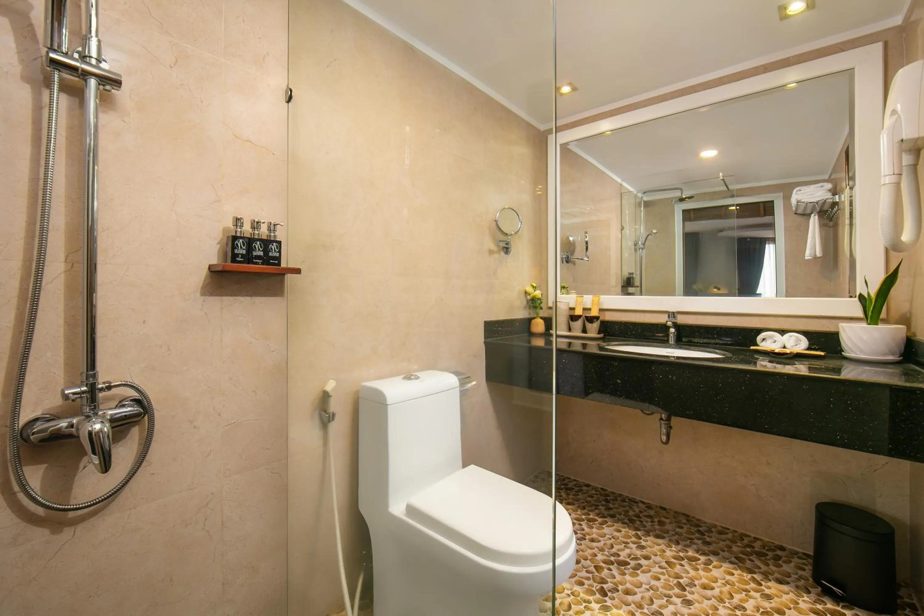 Shower in La Nueva Boutique Hotel Hanoi & Spa