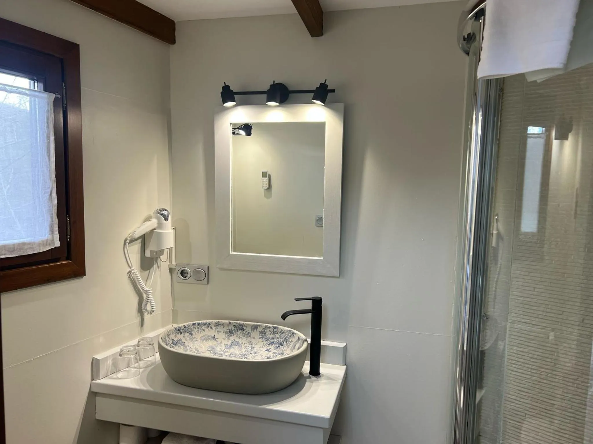 Bathroom in Hotel Jakue