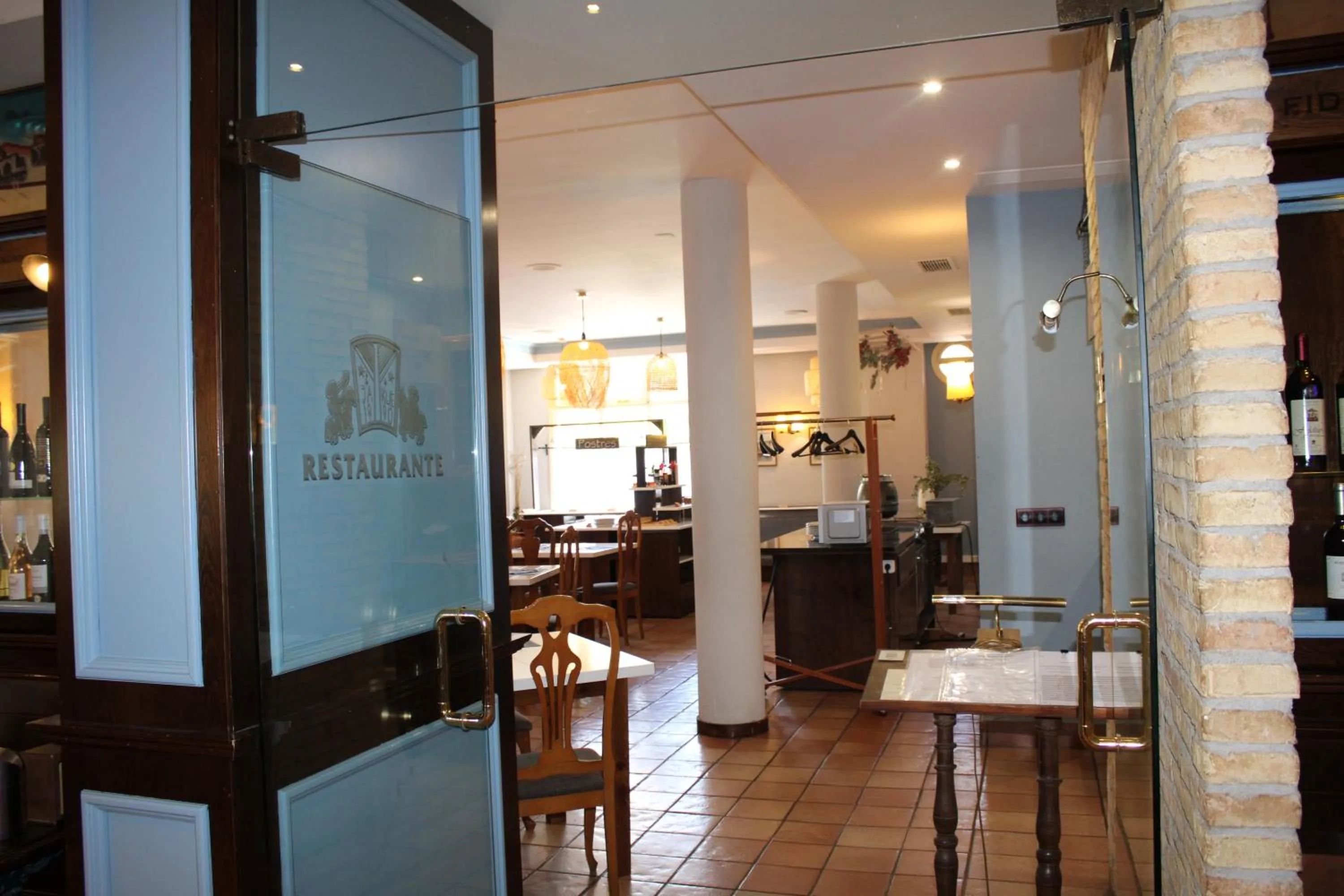 Restaurant/places to eat in Hotel Jakue