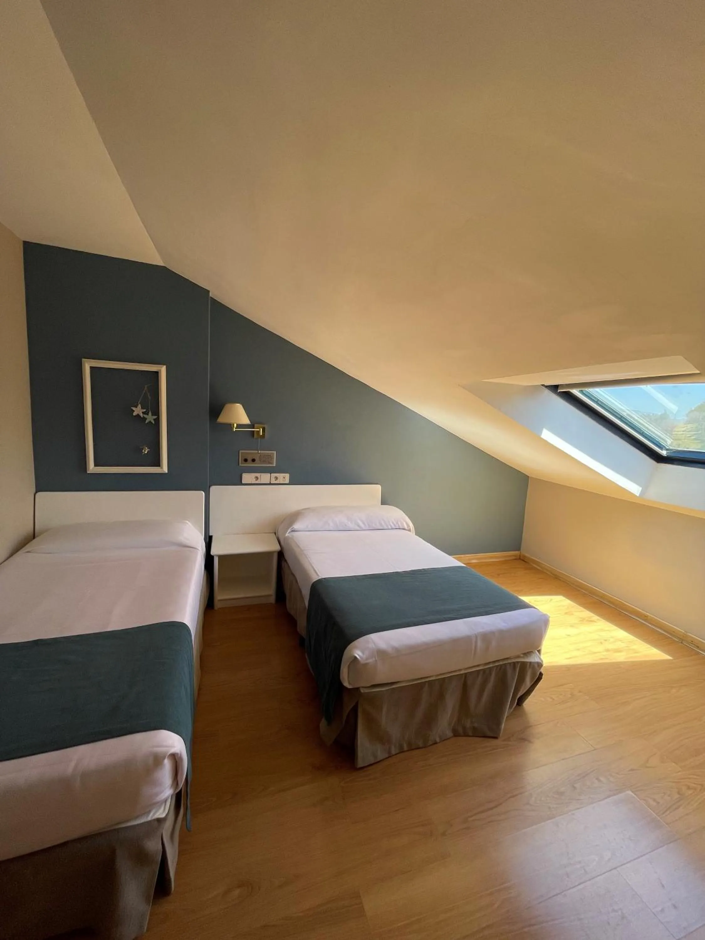 Photo of the whole room, Bed in Hotel Jakue